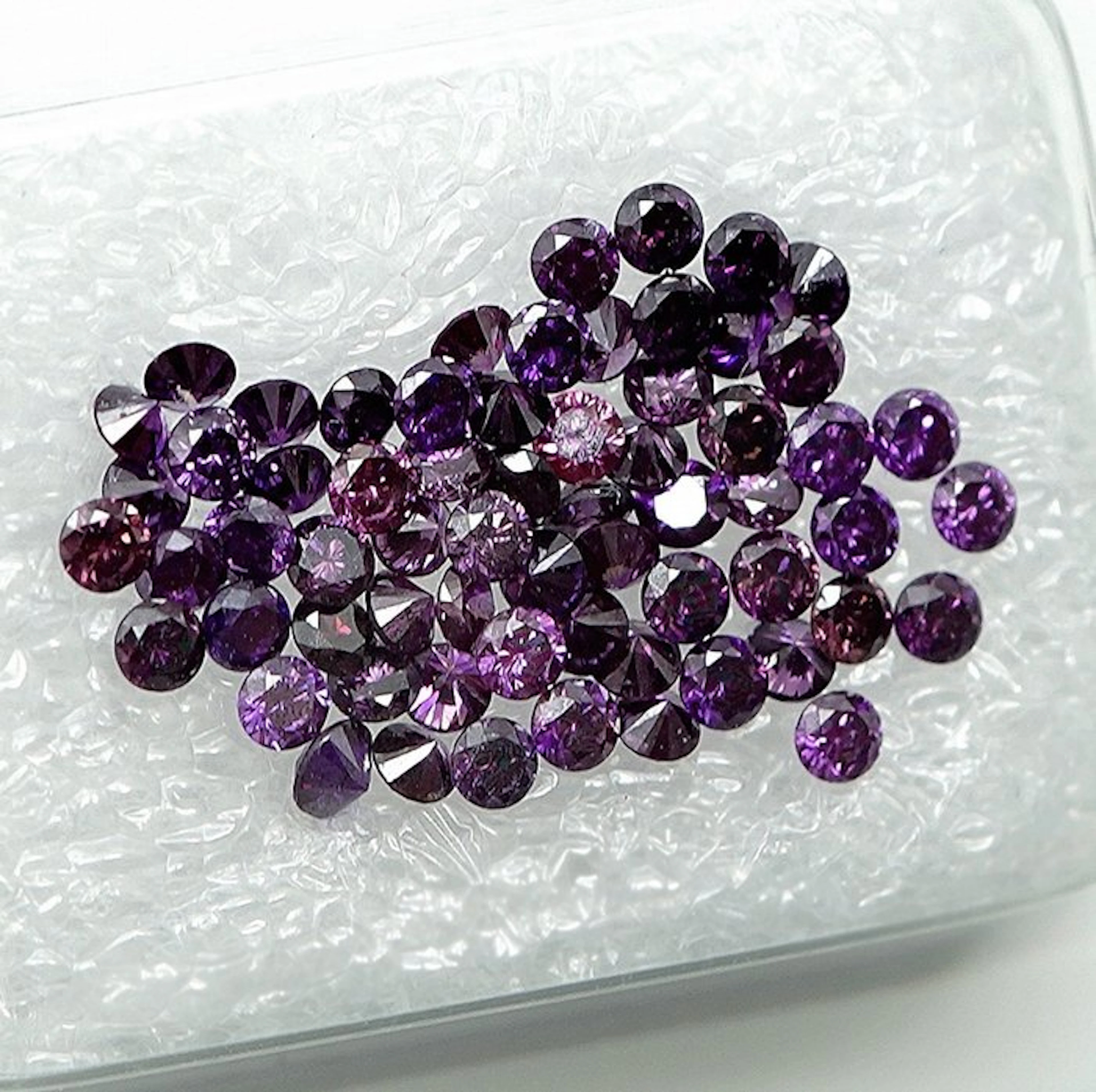 No reserve price - 64 pcs Diamond (Colour-treated) - 1.05...