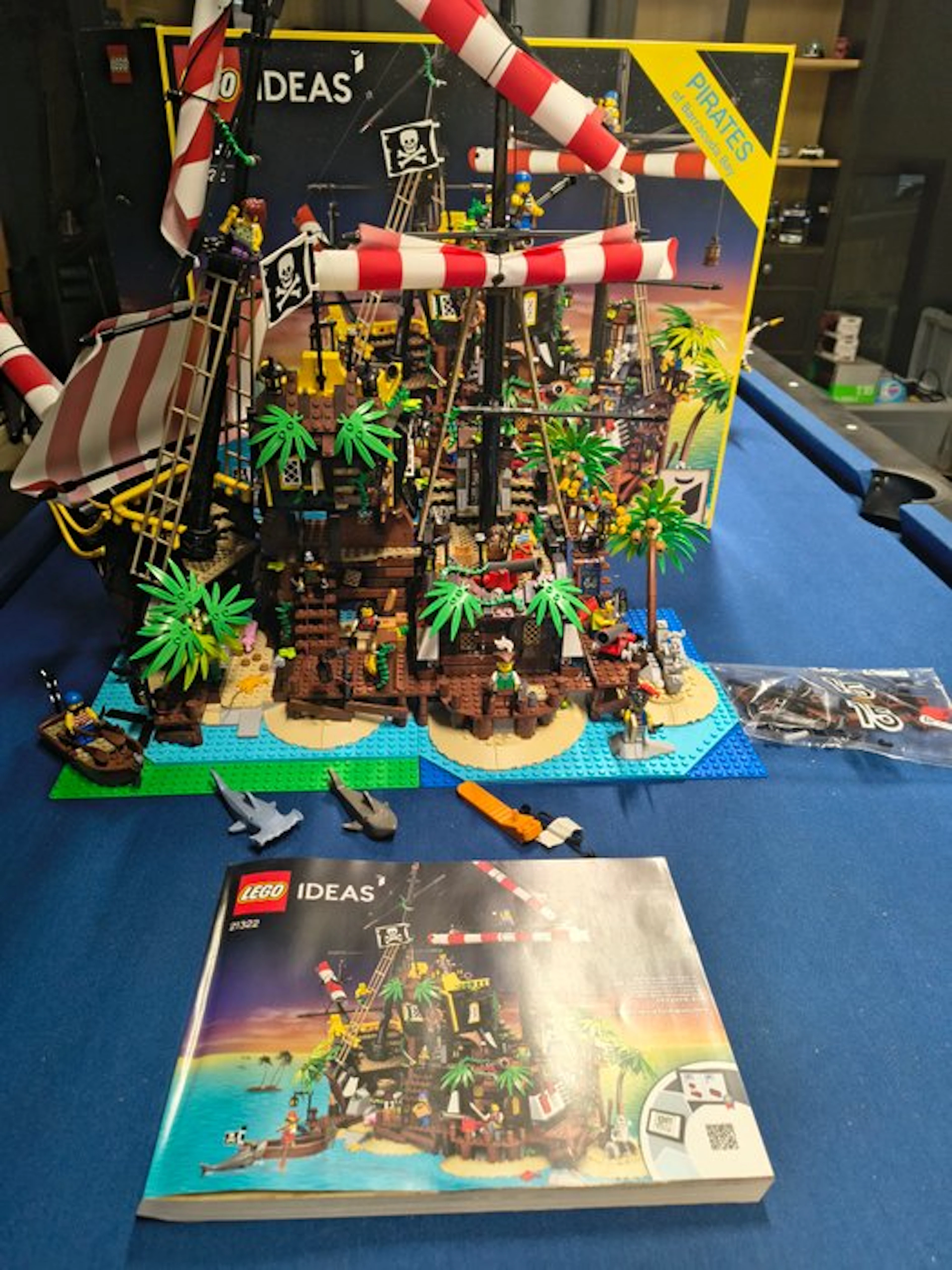 LEGO Set - 21322 - Ideas (CUUSOO) - Pirates of Barracuda Bay