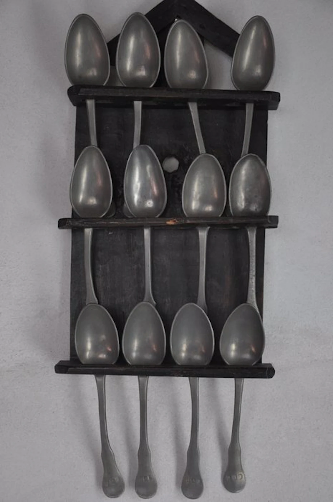 Spoon - Pewter - 12-piece spoon rack