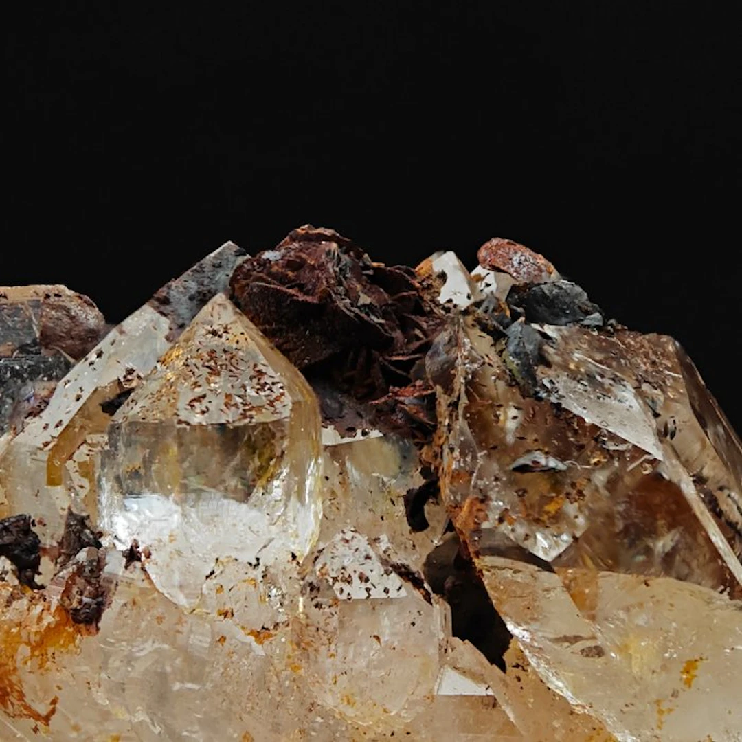 ALPINO, LARGE QUARTZ with AMBER SIDERITE