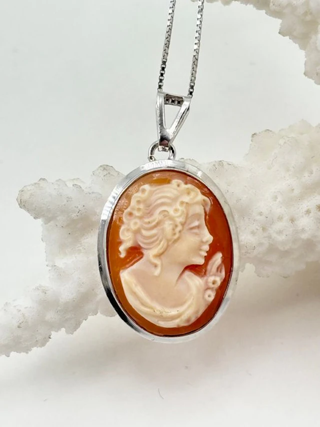 Silver, NO RESERVE PRICE CASSIS RUFA - Cameo - Hand-engraved cameo