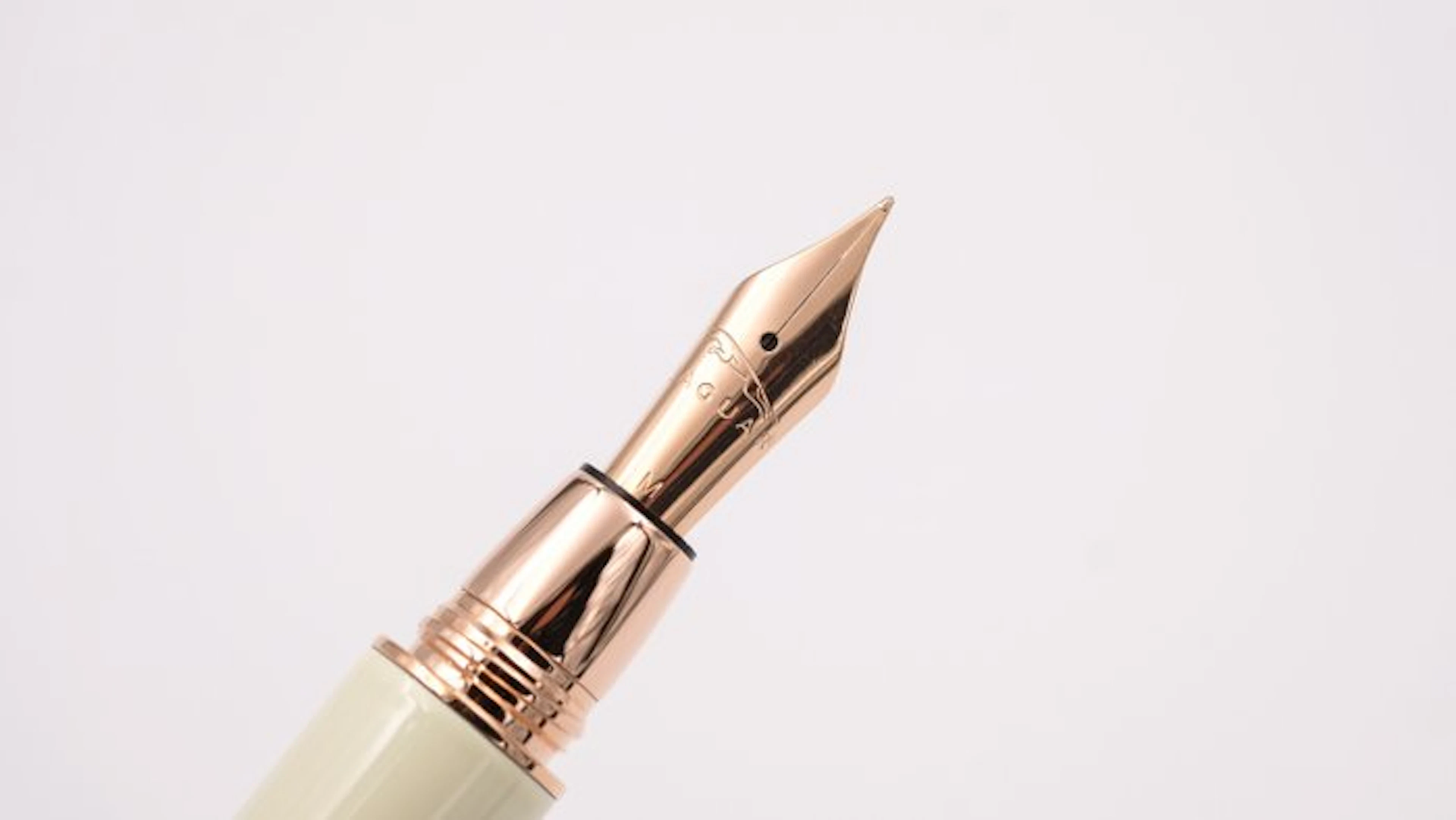 Jaguar - Classic Ivory - Rose Gold Trims - Fountain pen