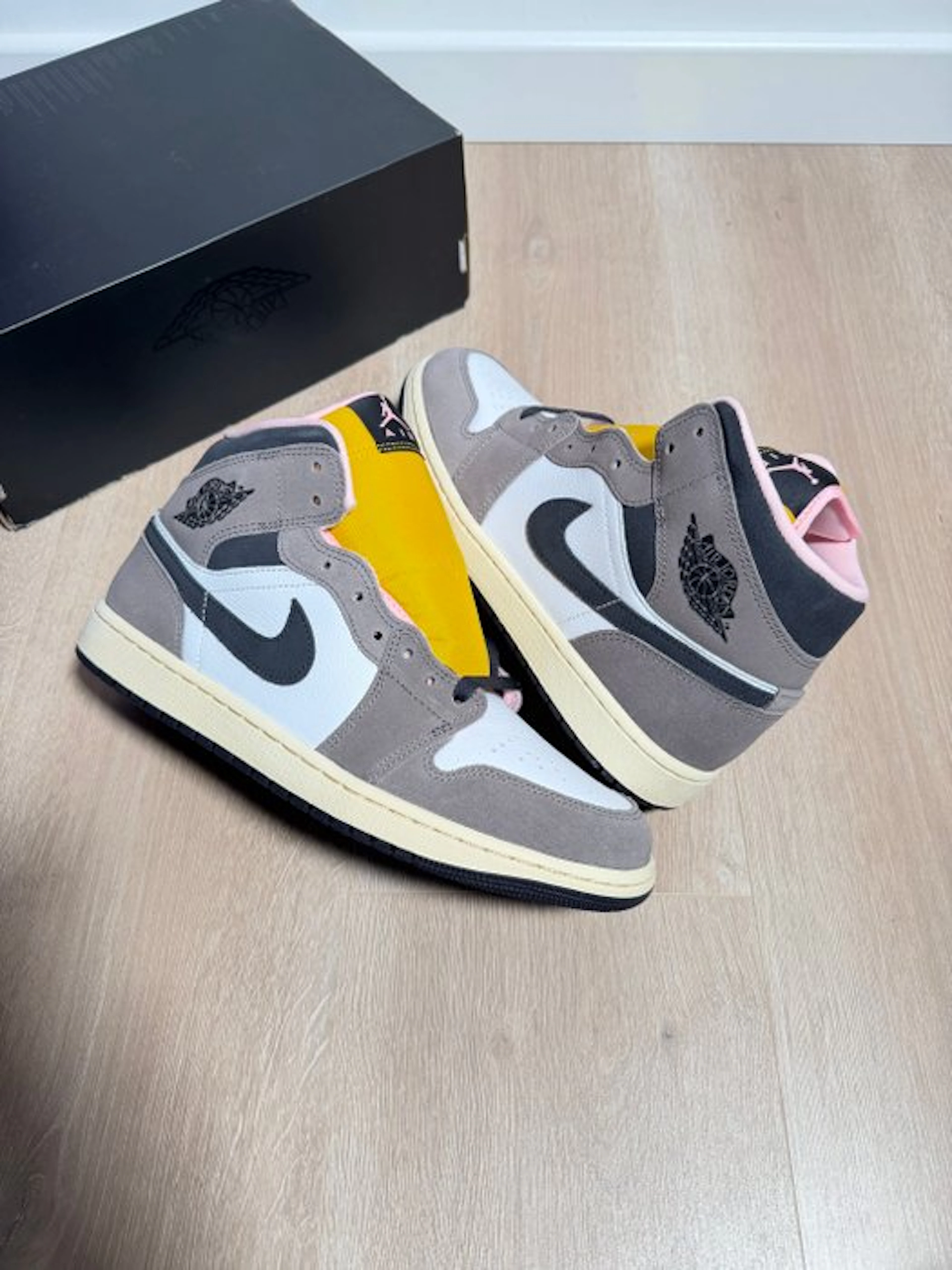 Air Jordan - Air Jordan 1 Mid - Sneakers - Size: EU 42 - New with tags