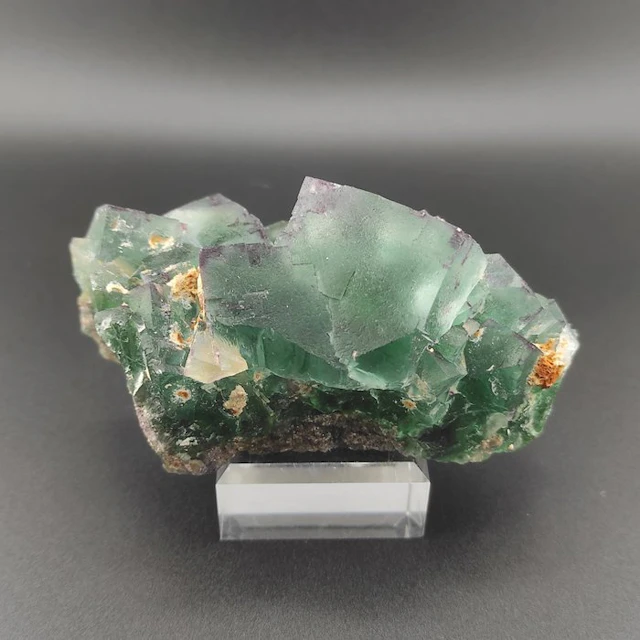 Green fluorite Crystals on matrix - Height: 2 cm - Width: 3 cm- 24 g - (1)
