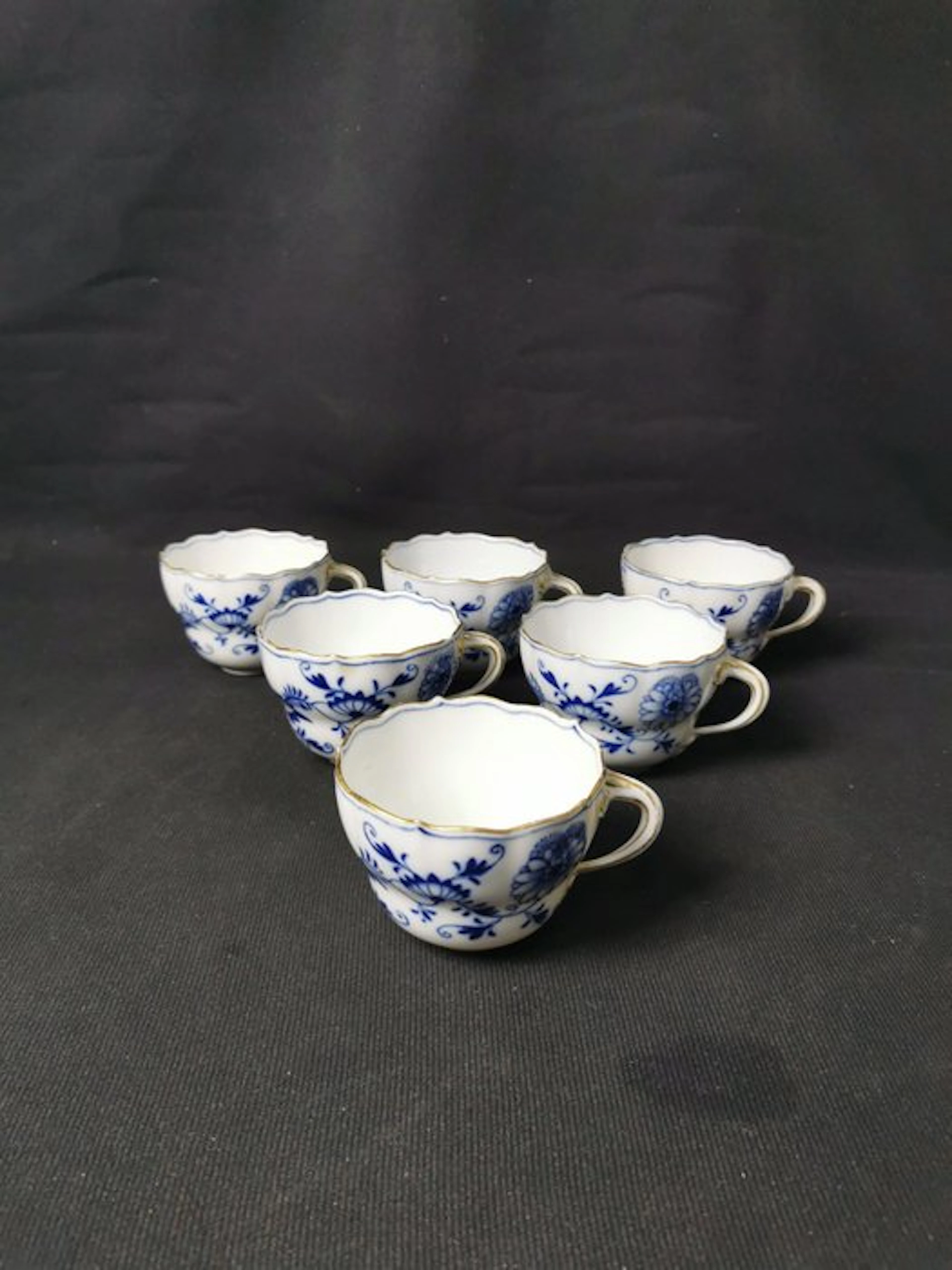 Meissen - Coffee cup (6) - Zwiebelmuster - Porcelain
