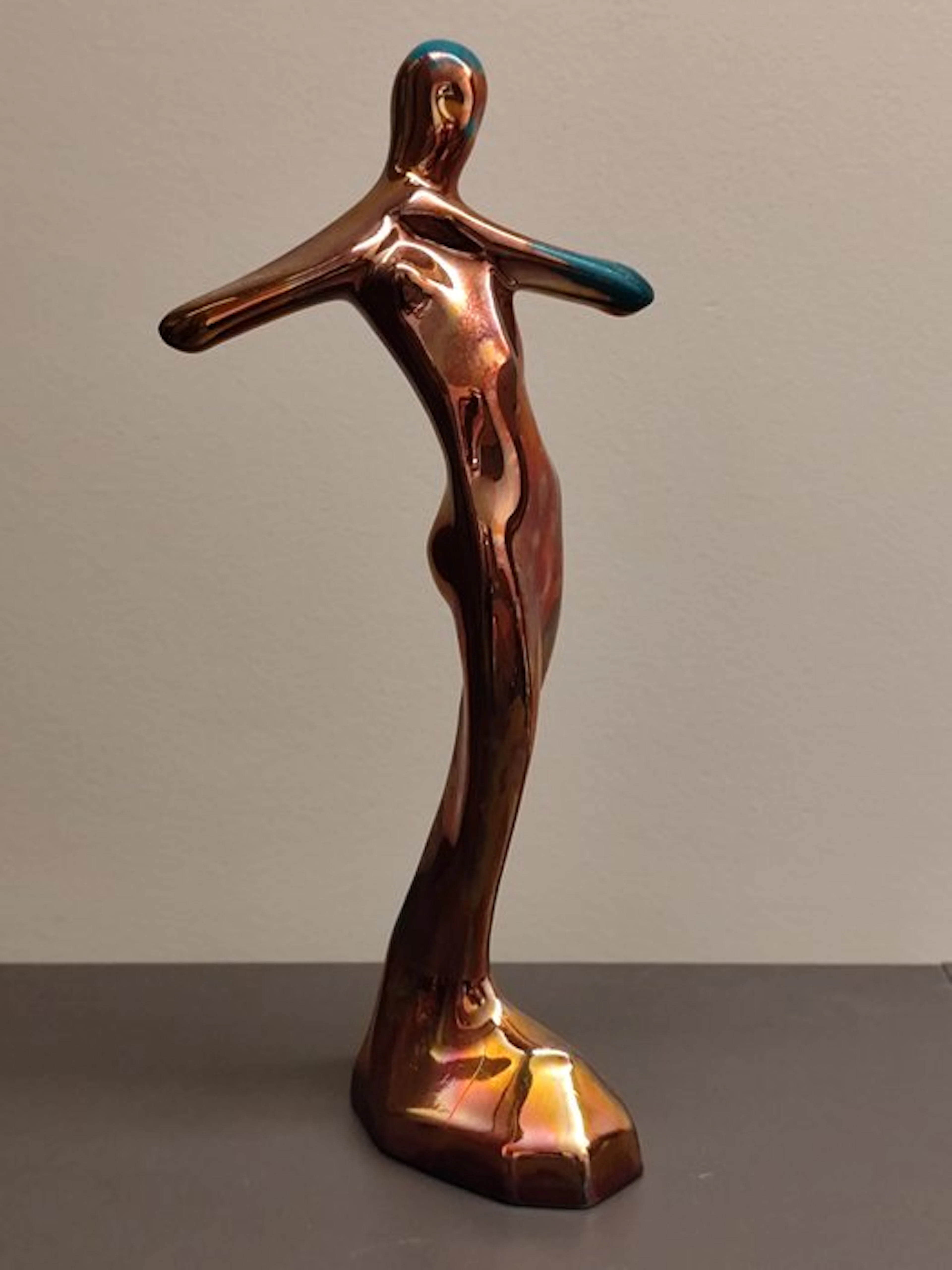 Gatti Faenza - Sculpture, Figura femminile dinamica - 26.5 cm - Faience