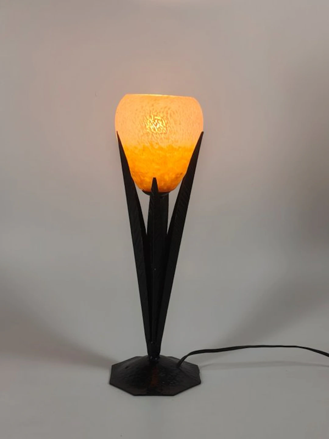 Lamp - glass paste - Sculptural table lamp with a black metal base