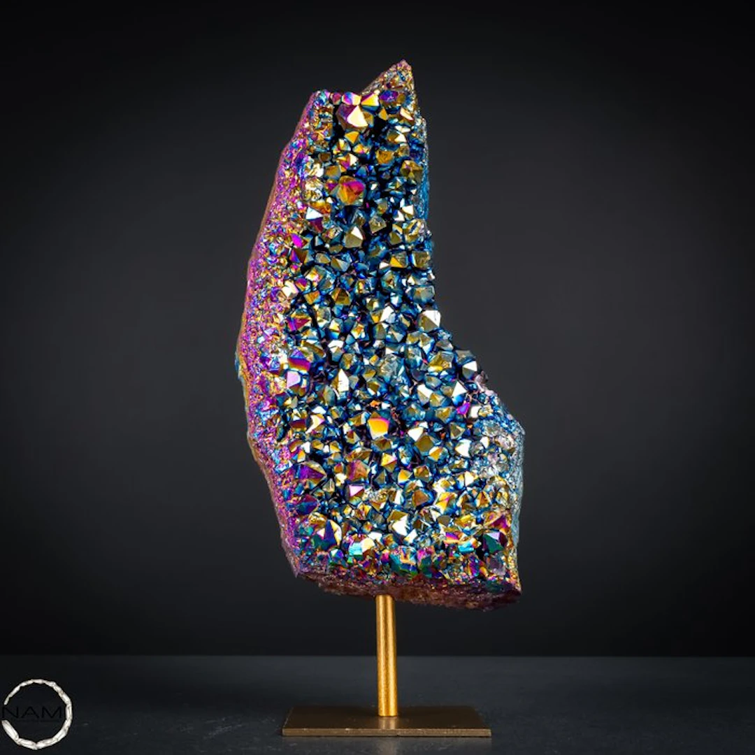 Unique Aura-Amethyst Druse on Stand – Shimmering magic in crystal