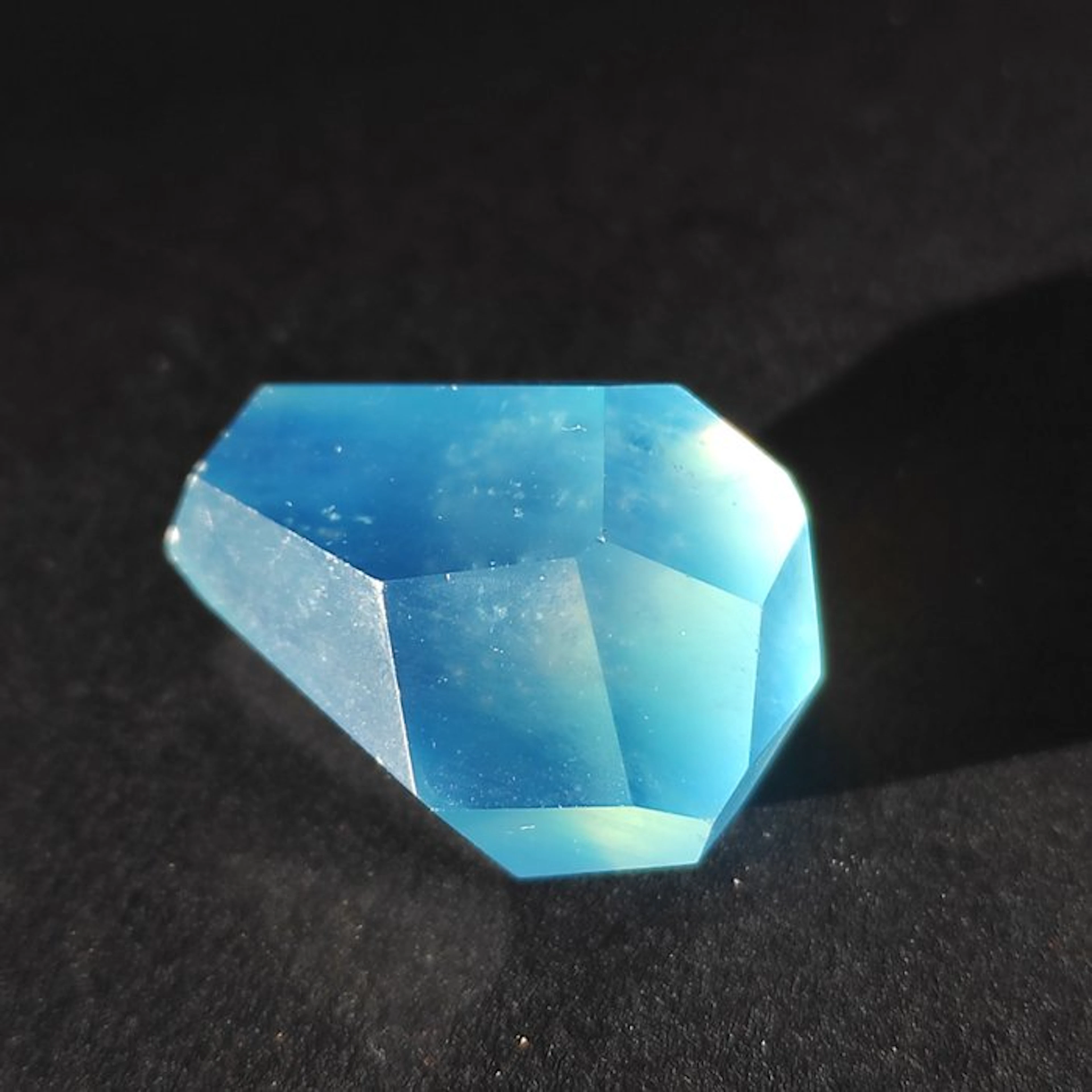 Aquamarine faceted - Height: 1 cm - Width: 2 cm- 9.55 g - (1)