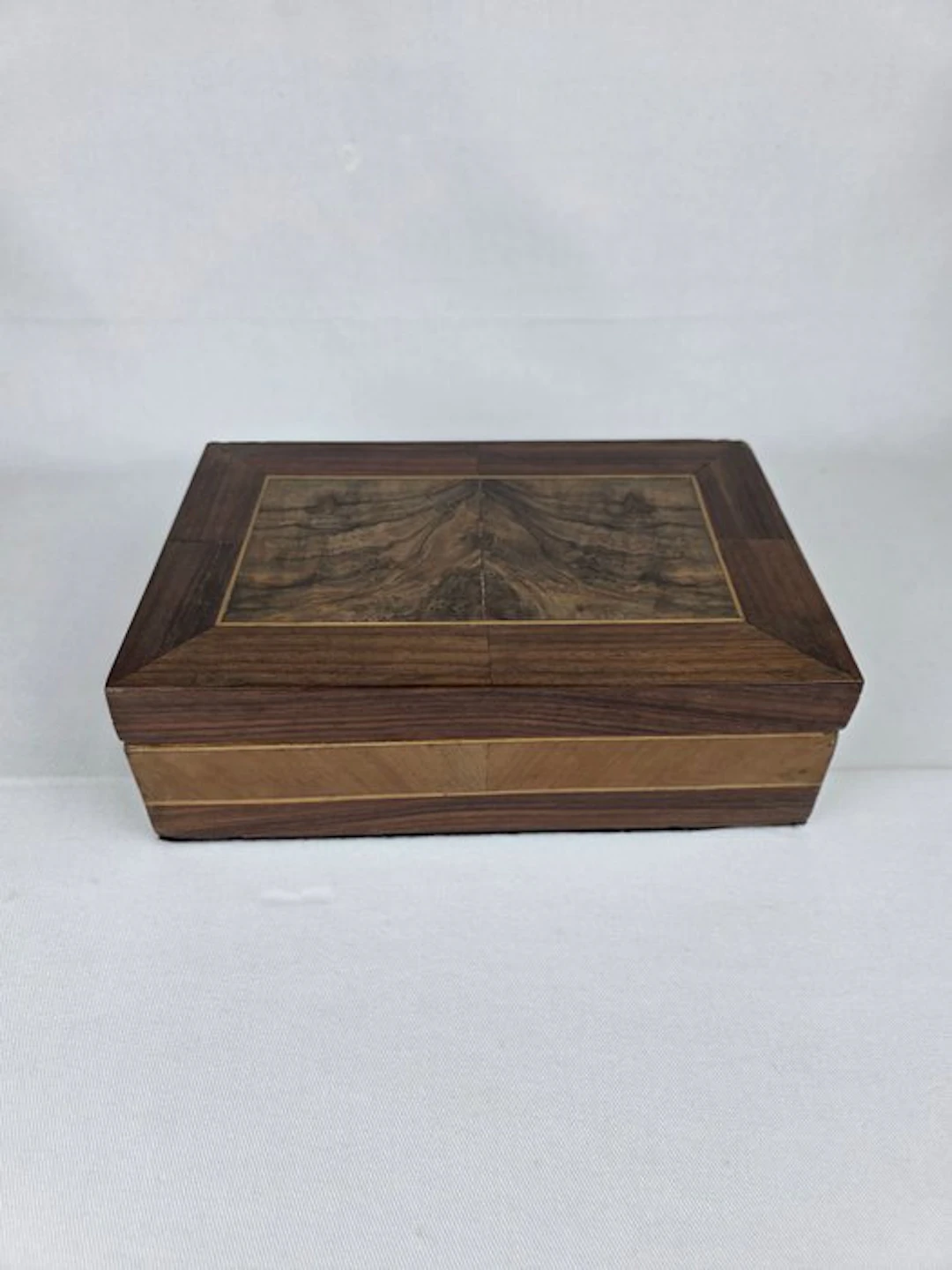 Box - Walnut - jewelry box