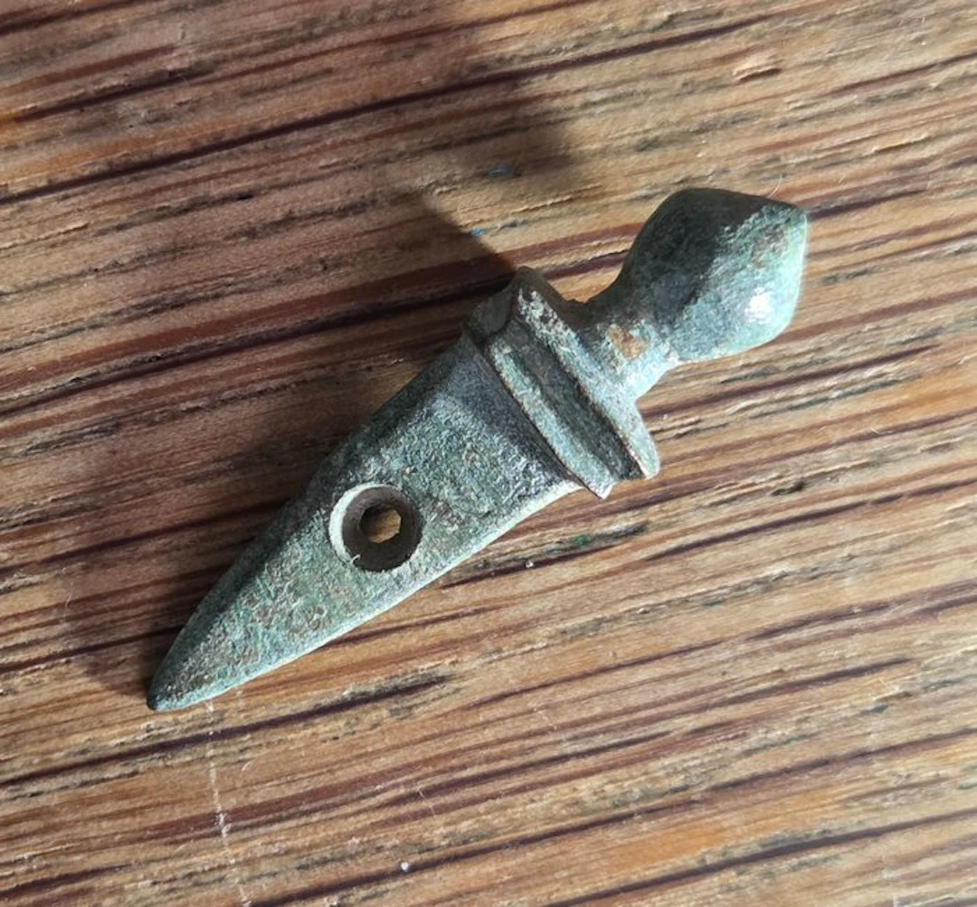 Ancient Roman Bronze gladius sword pendant legionary amulet (No reserve price)