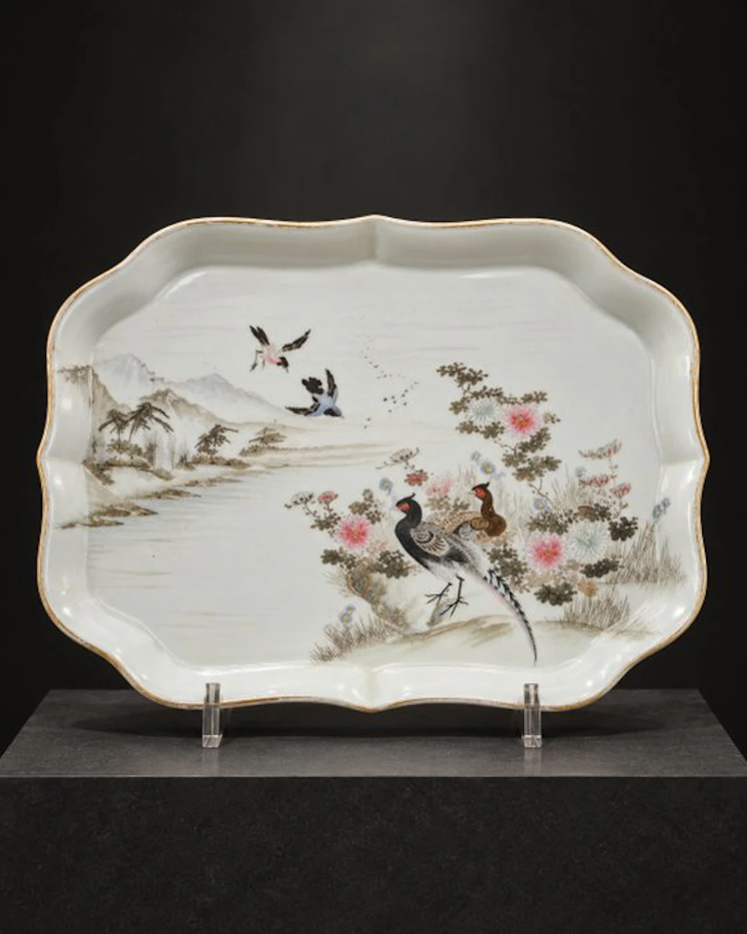 Tray - hard-paste porcelain - Meiji/Taishō period