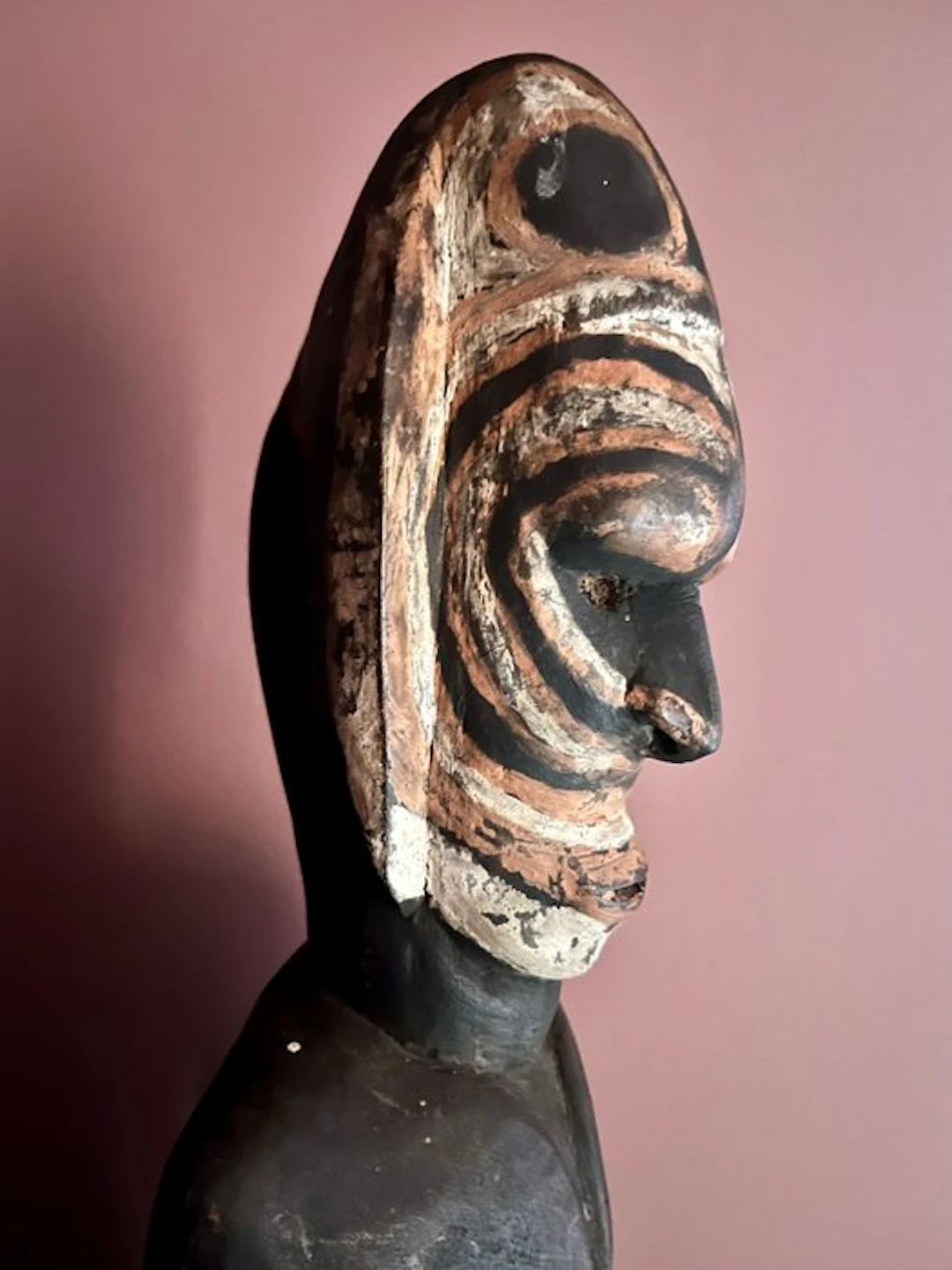 PAPUA NEW GUINEA Iatmul standing male figure
