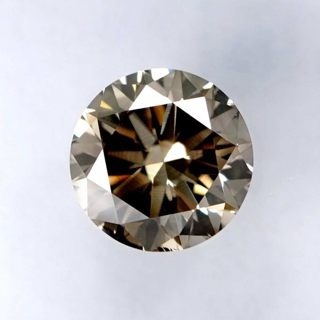 No reserve price - 1 pcs Diamond (Natural coloured)...