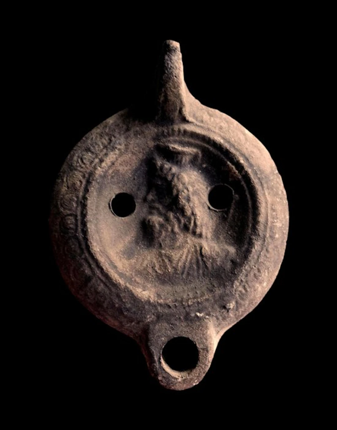 Ancient Roman Terracotta - Oil lamp decorated with...