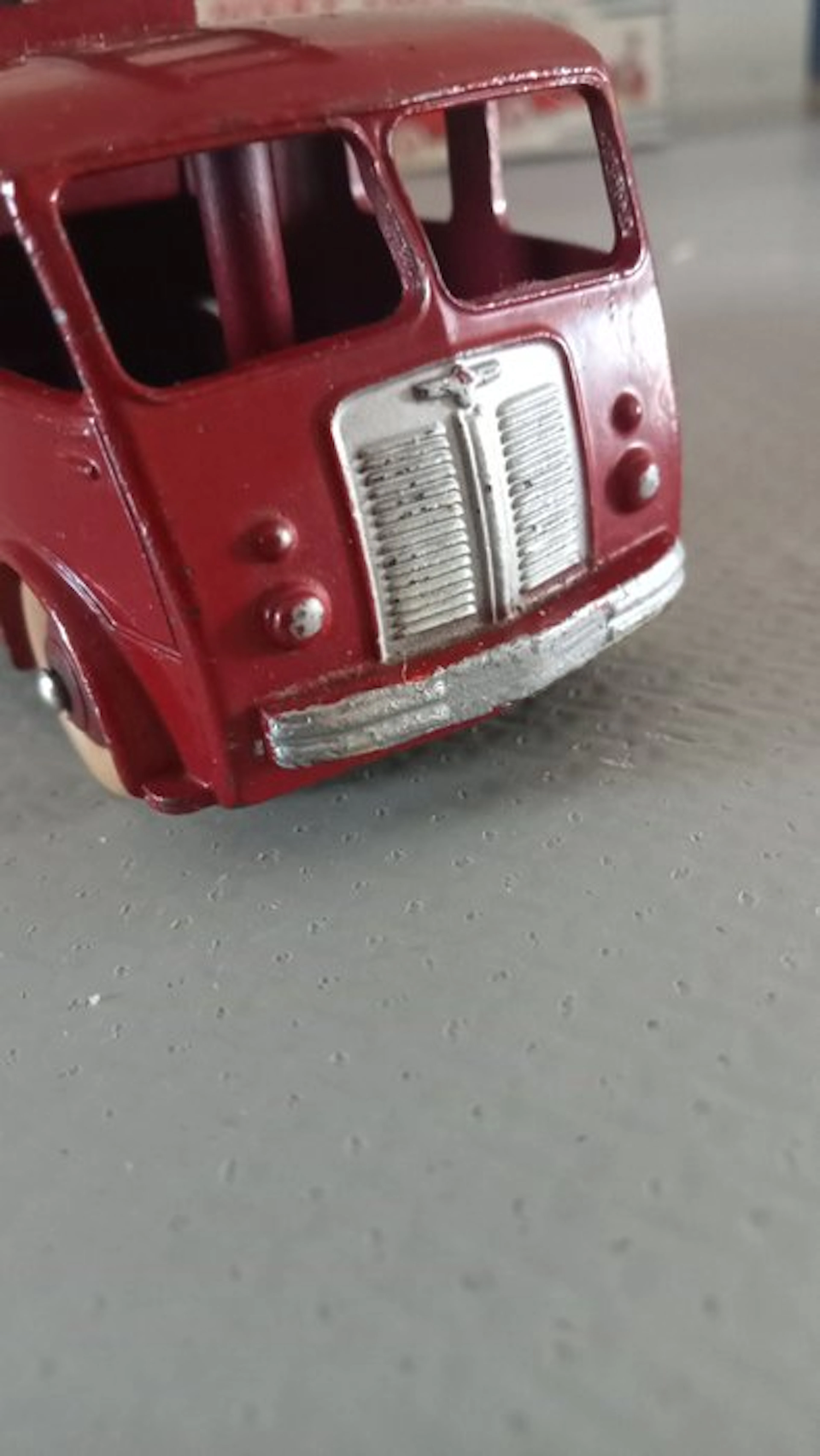 Dinky Toys 1:43 - Model truck - Berliet 1er secours