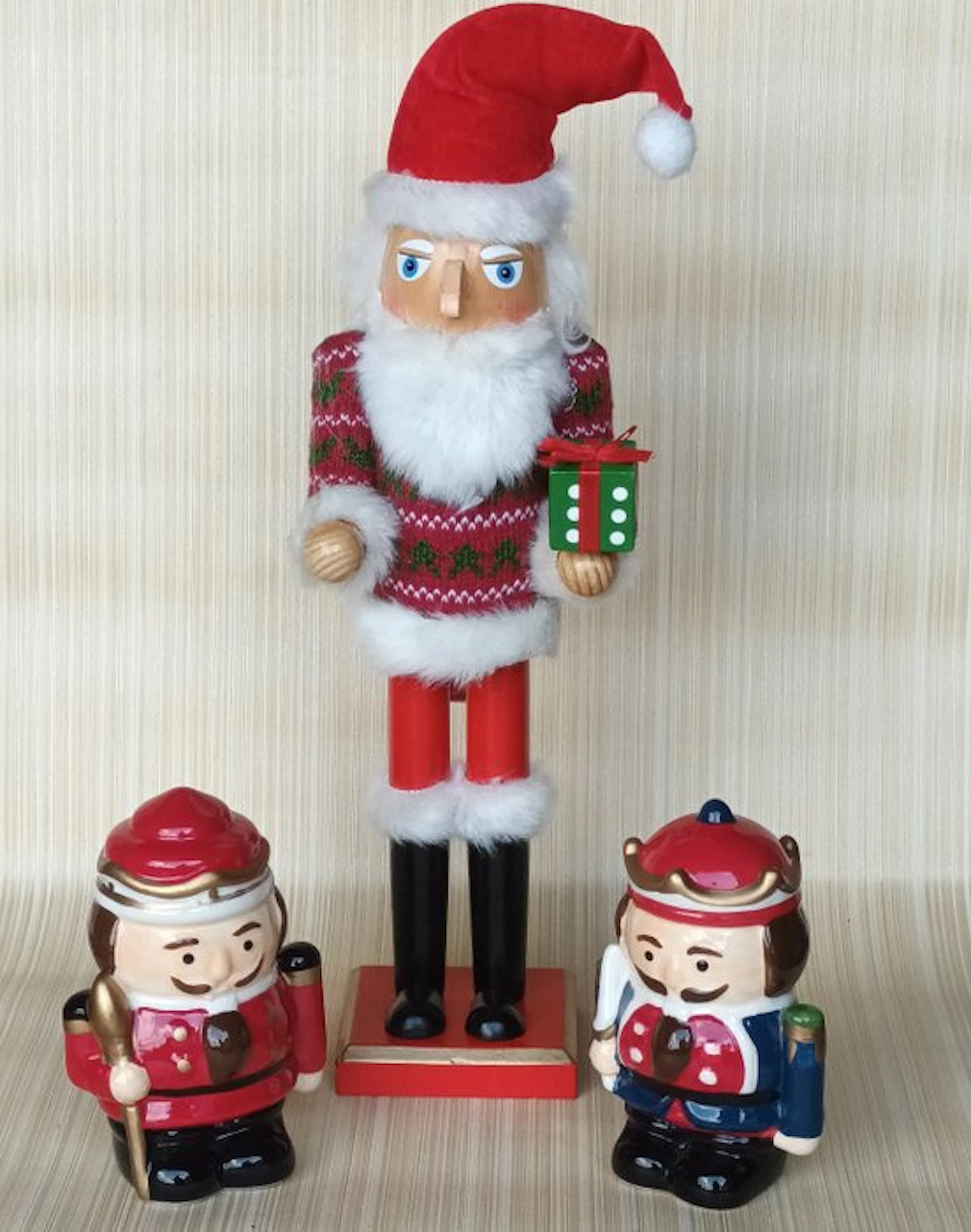 Nutcracker (3) - Knitted sweater 40 cm - Textile, Wood, Ceramic