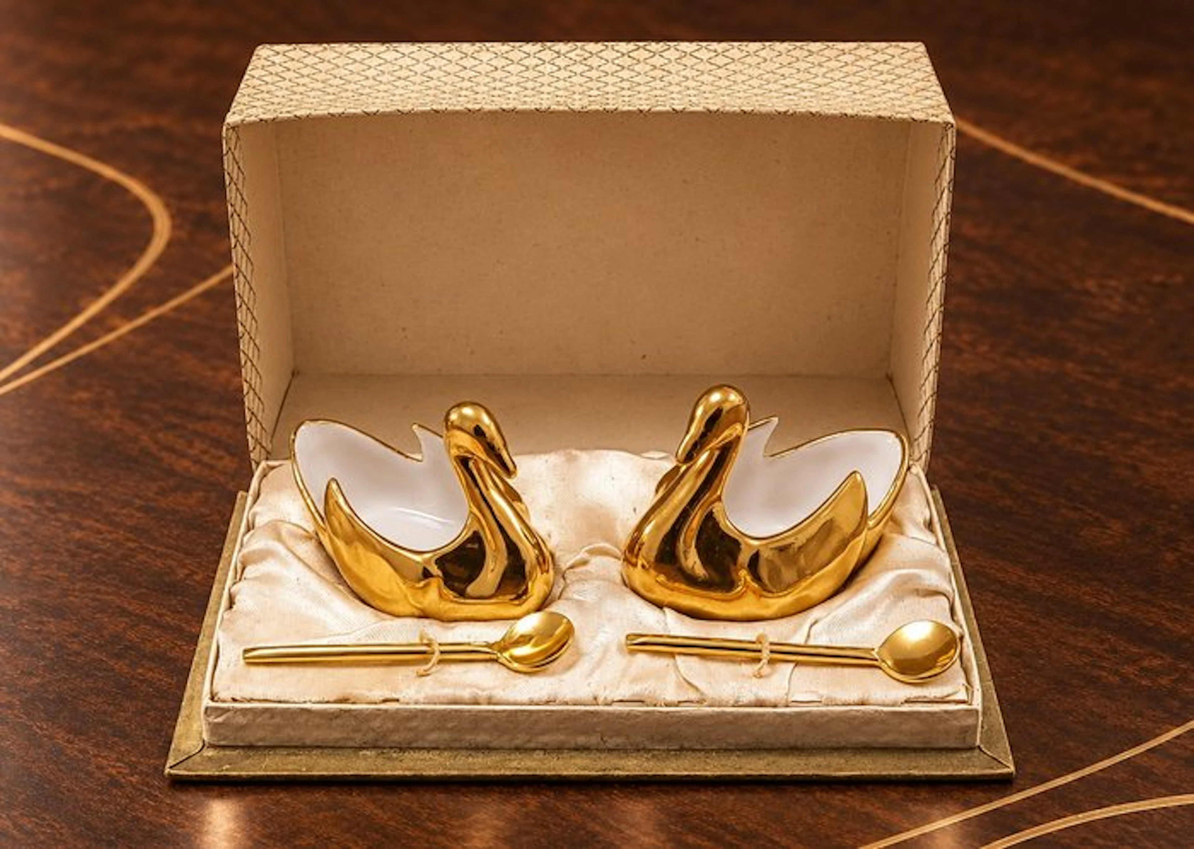 Limoges - Salt and pepper shakers - Porcelain, Gold plated - 1950/1960