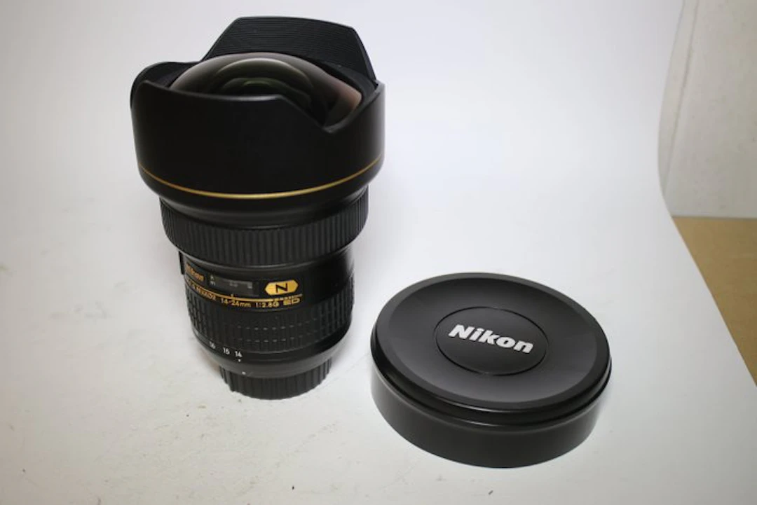 Nikon AF-S Nikkor 14-24mm f/2.8G ED Camera lens