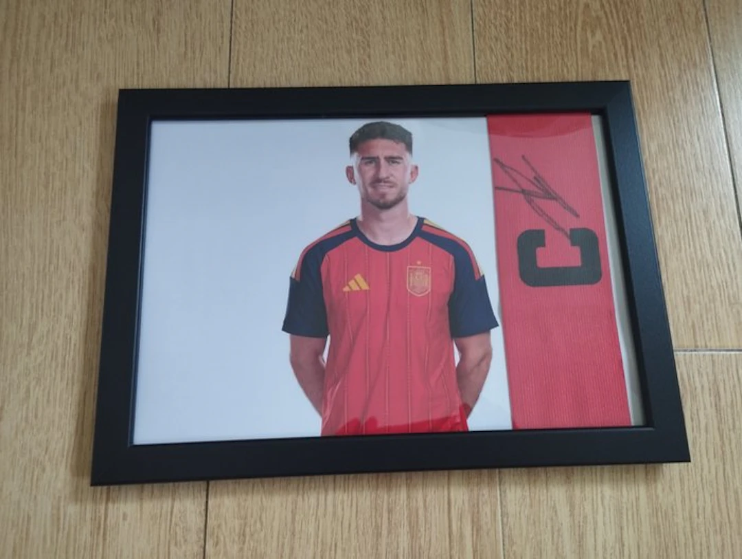 España - Football World Championships - Laporte - Captain's armband