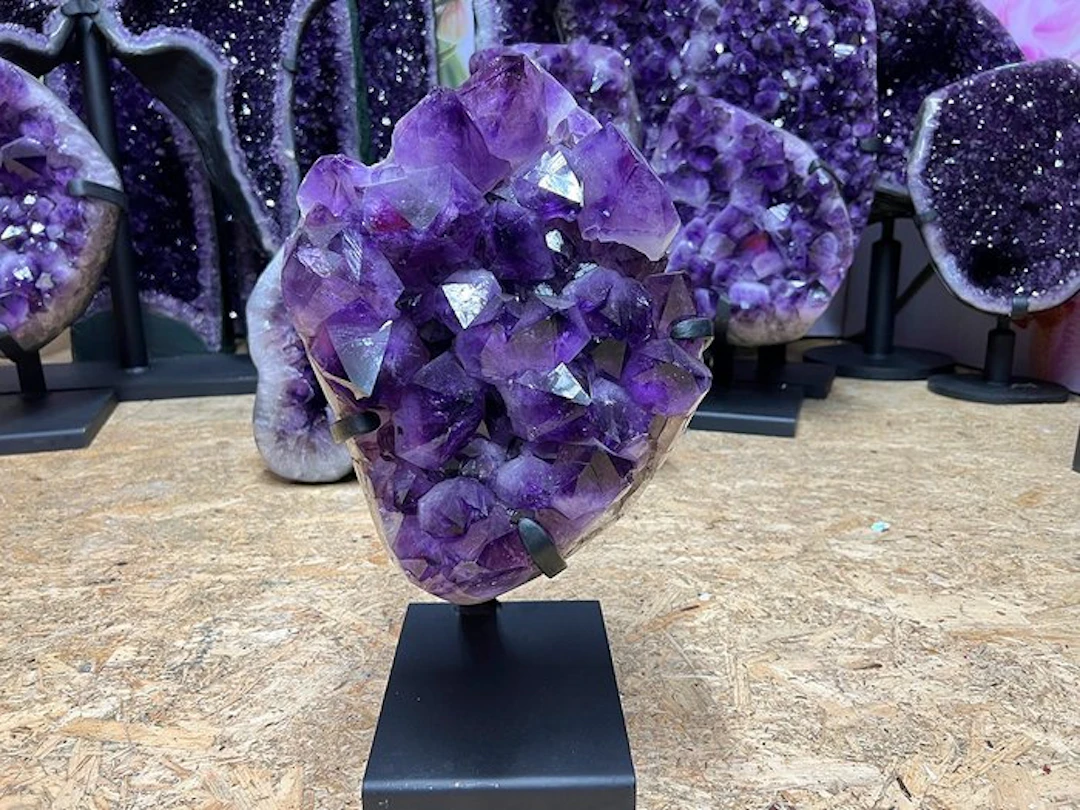 Amethyst Crystal cluster - Height: 45 cm - Width: 27 cm- 24 kg - (1)