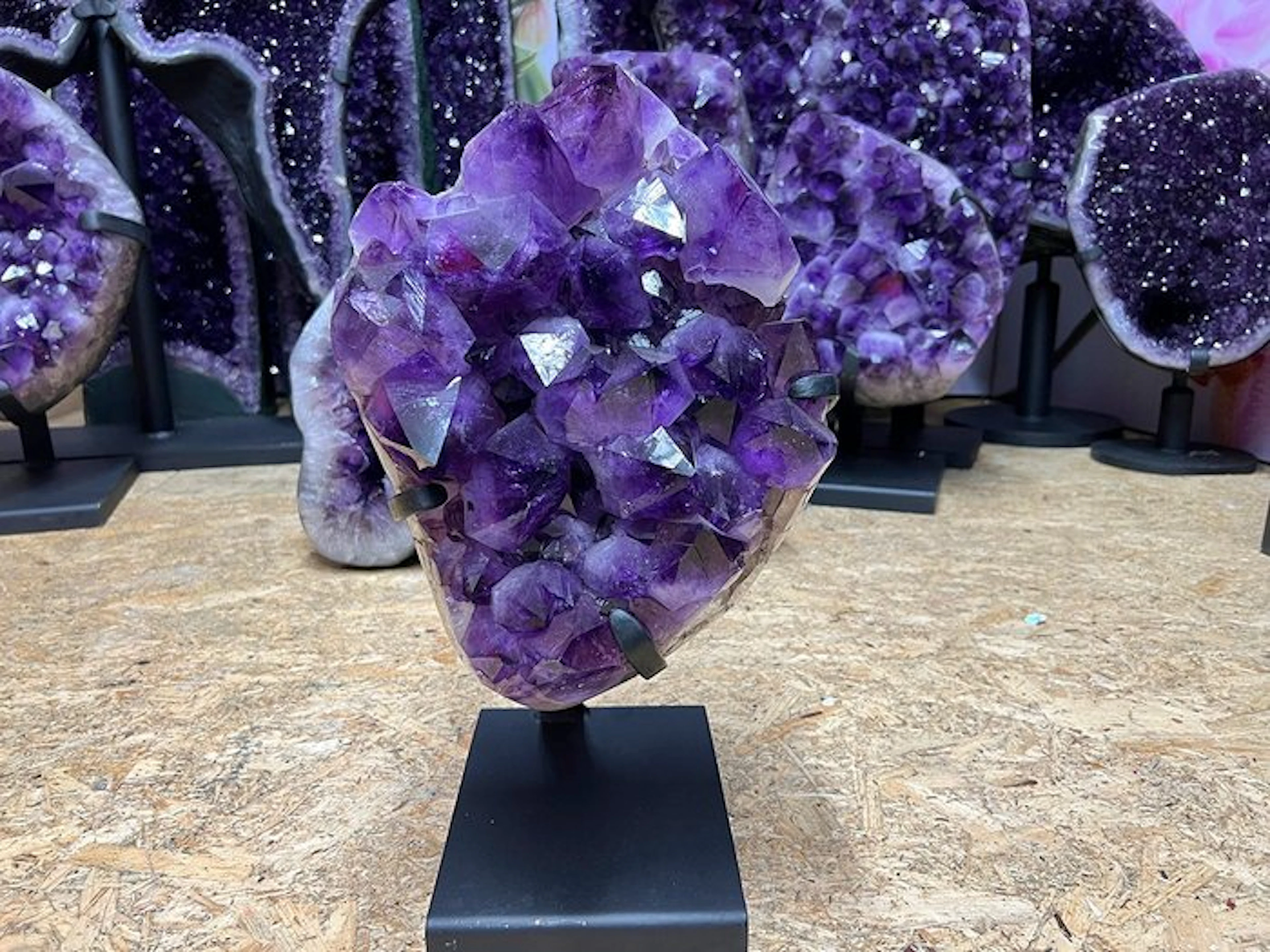 Amethyst Crystal cluster - Height: 45 cm - Width: 27 cm- 24 kg - (1)