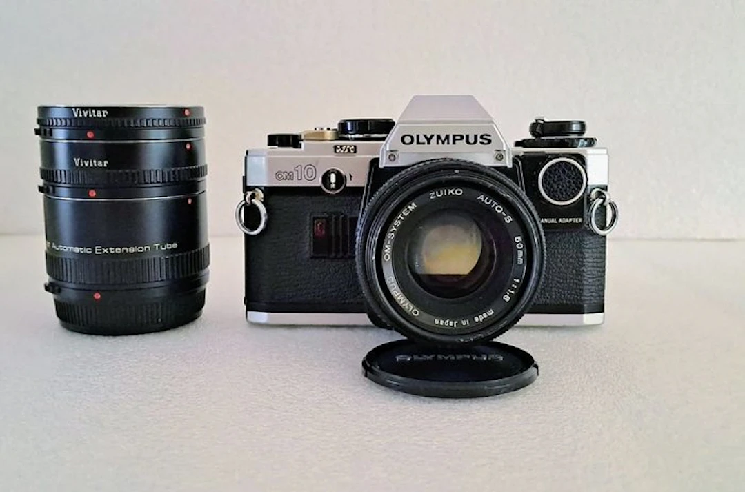 Olympus OM10 + OM Zuiko Auto-S 1,8/50mm + manual adapter...