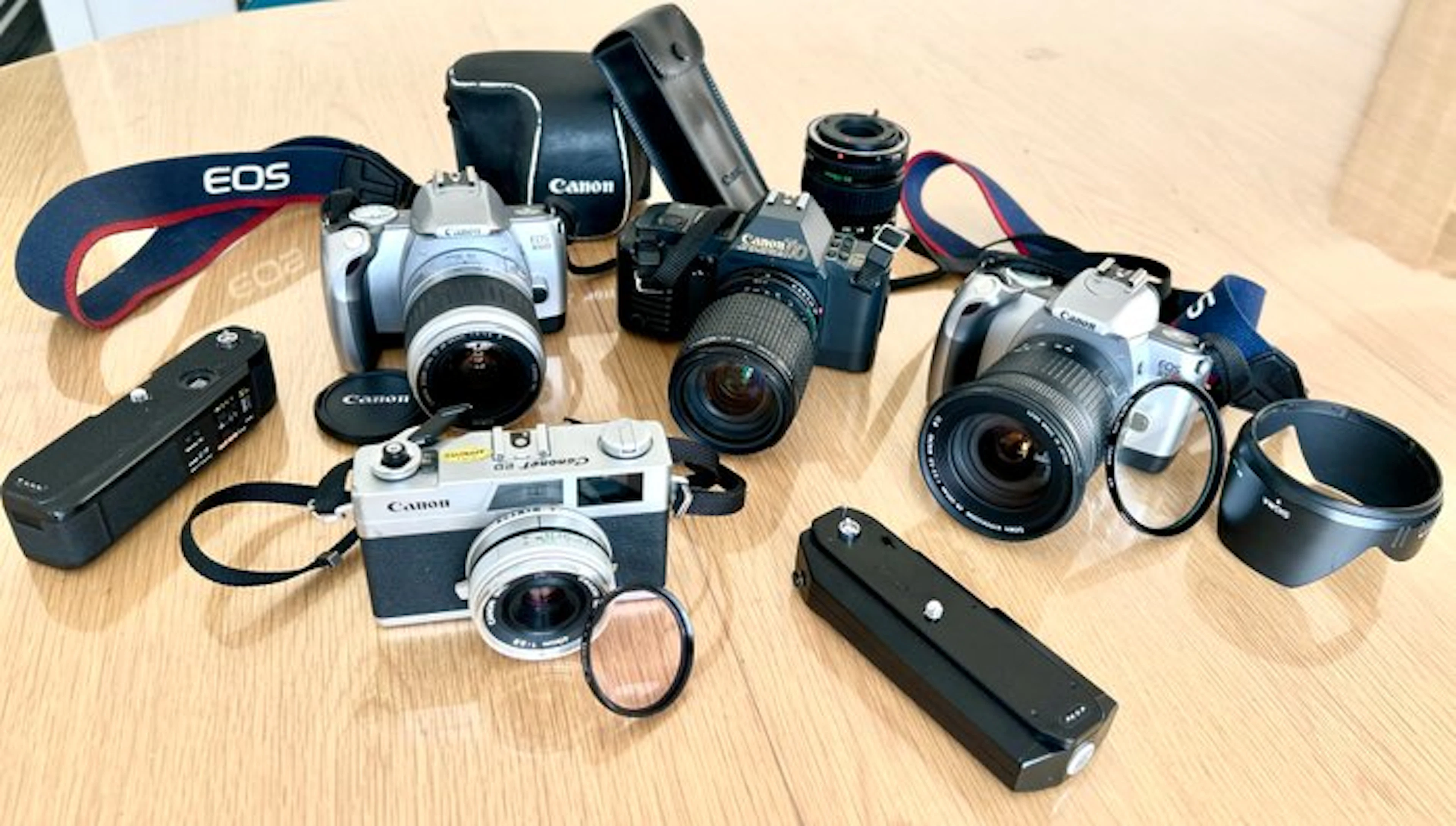 Canon Collectie van 4 camera's + toebehoren: T70 + 2x EOS...