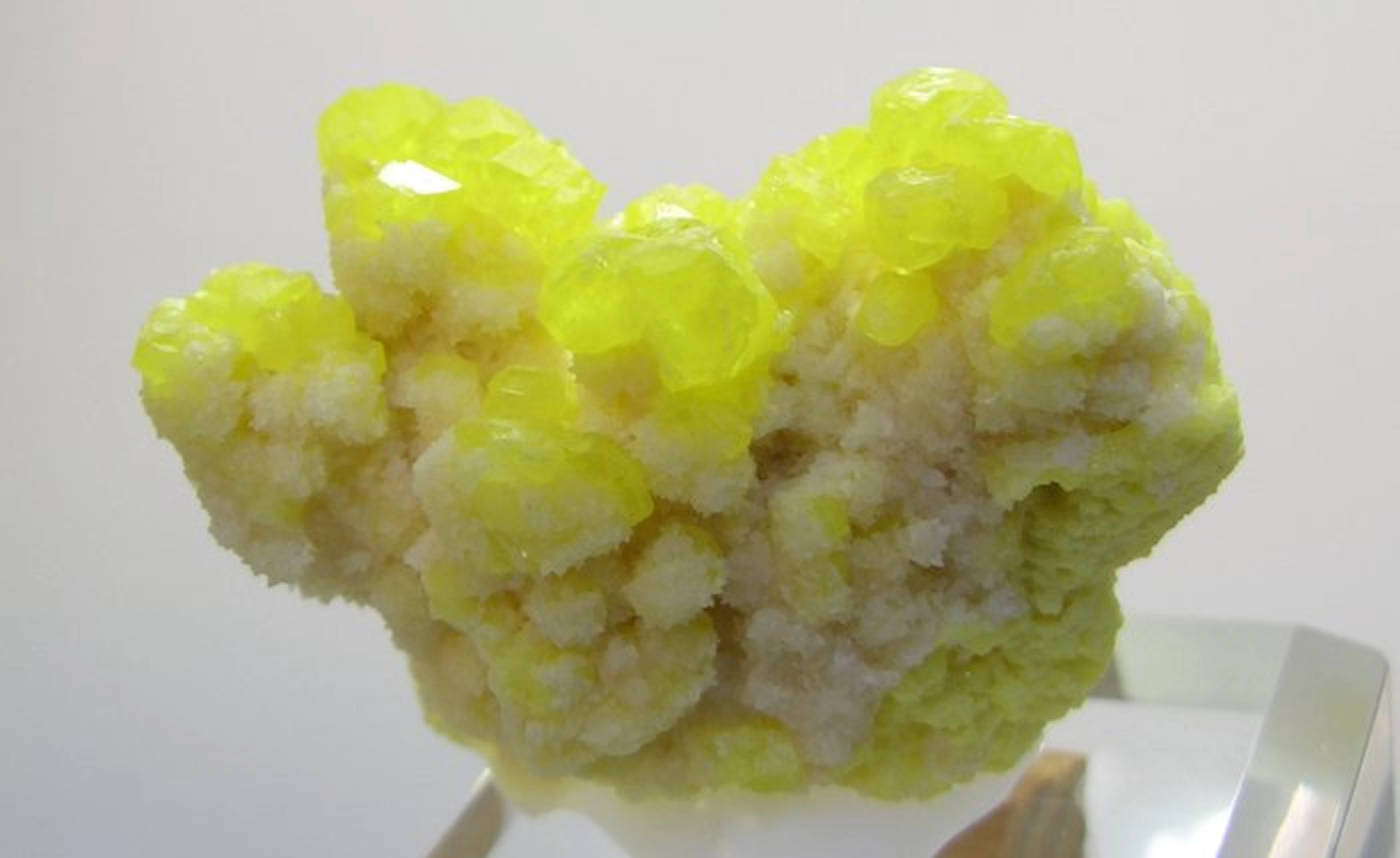 Sulfur Crystals - Height: 45 mm - Width: 40 mm- 63.3 g - (1)