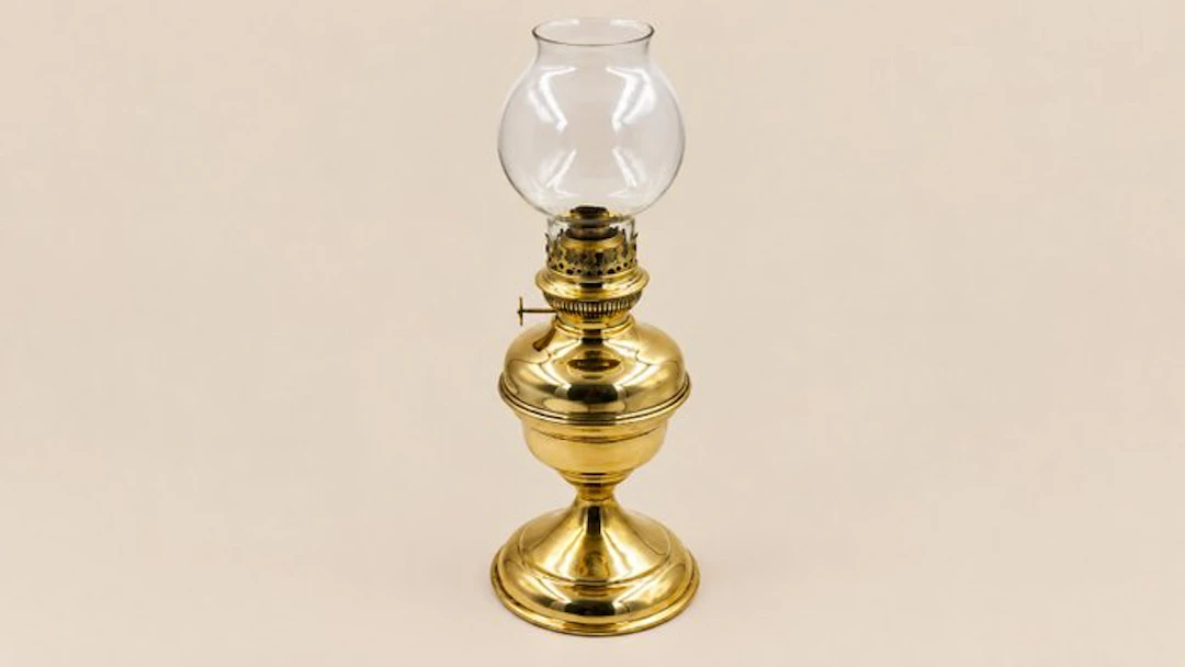 Kerosene lamp - Brass