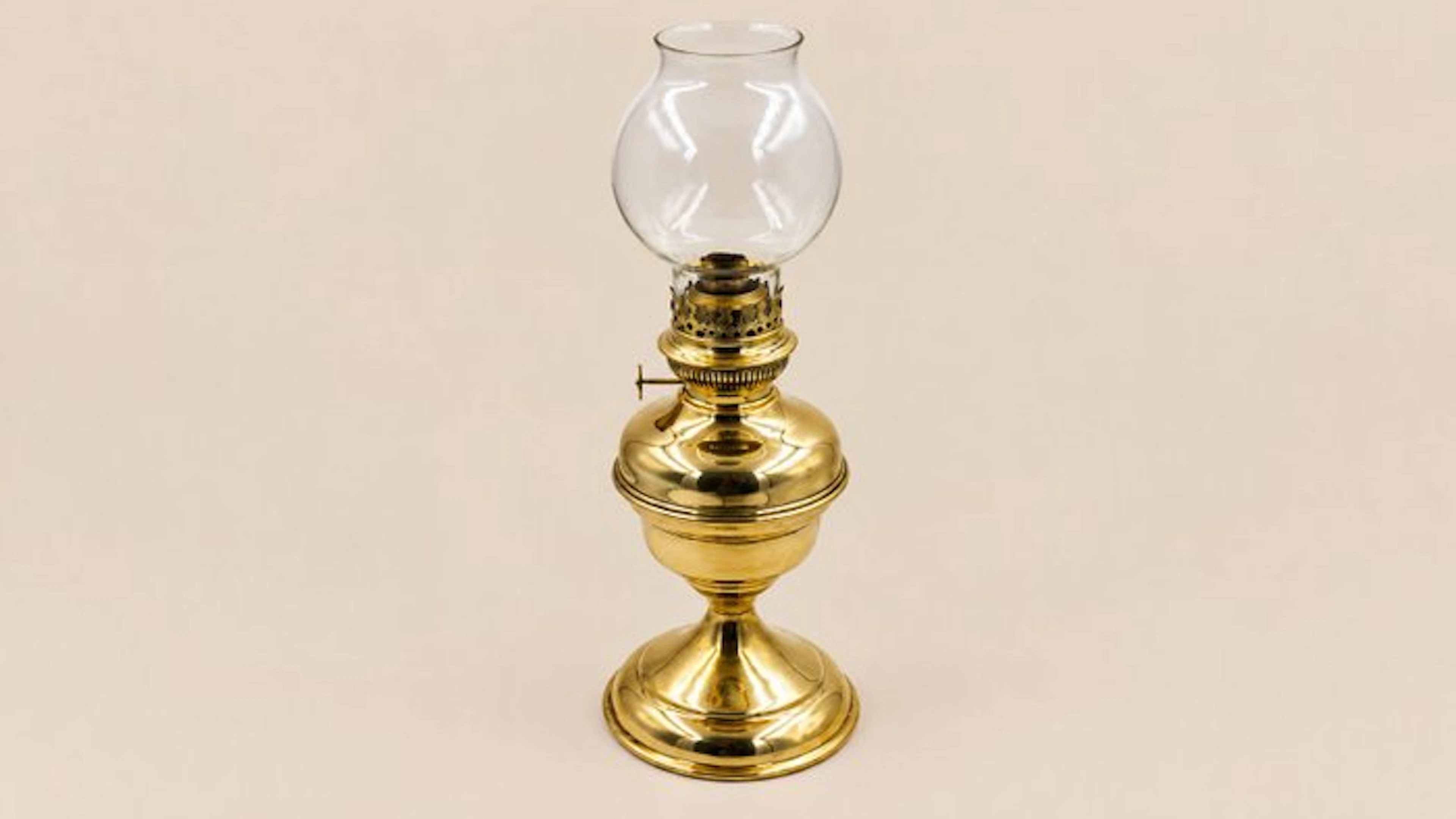 Kerosene lamp - Brass