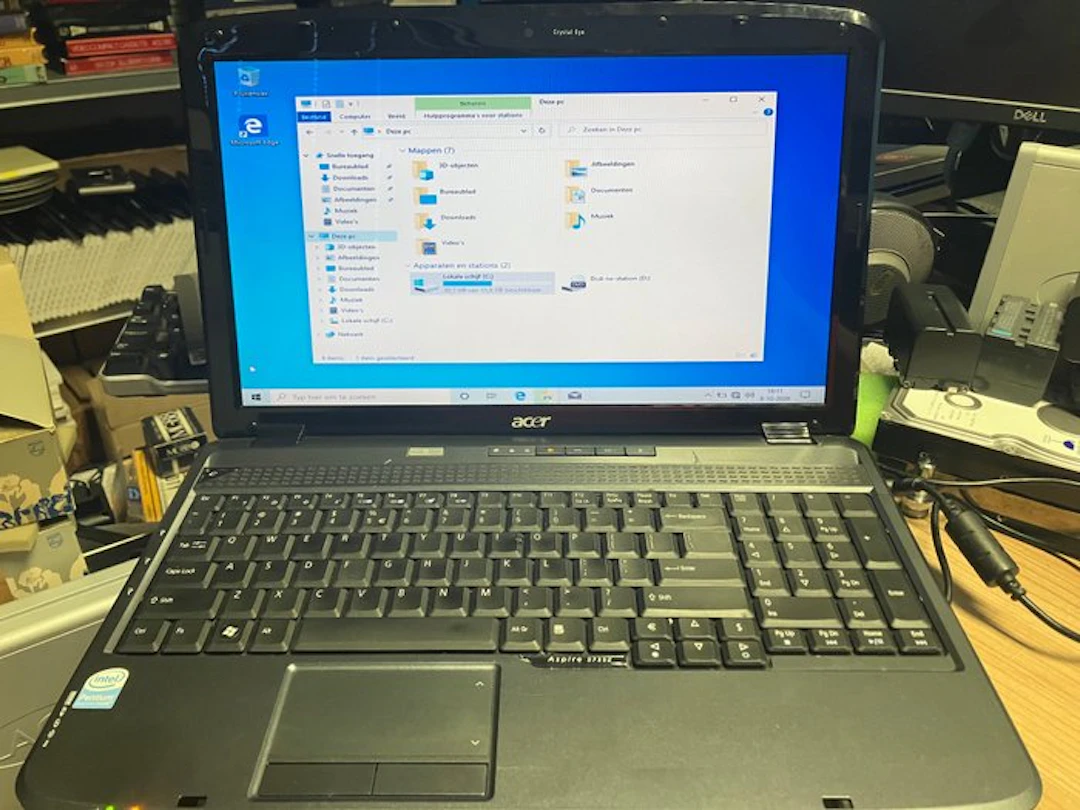 Acer Aspire 5735Z with 4gb ,90gb storage ,windows 10...