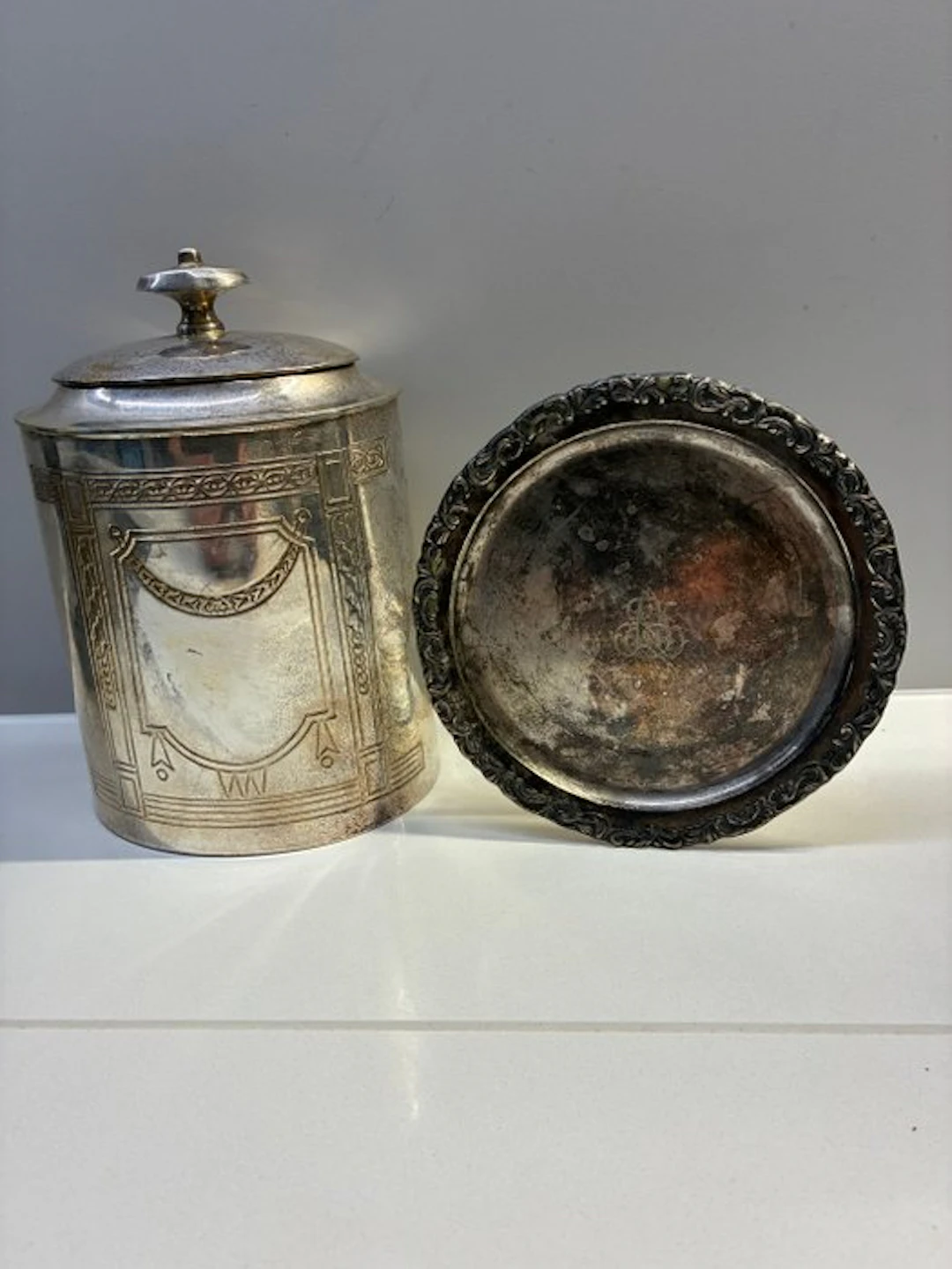 Decorative ornament (2) - Belgium - Silver Teapot and Dish