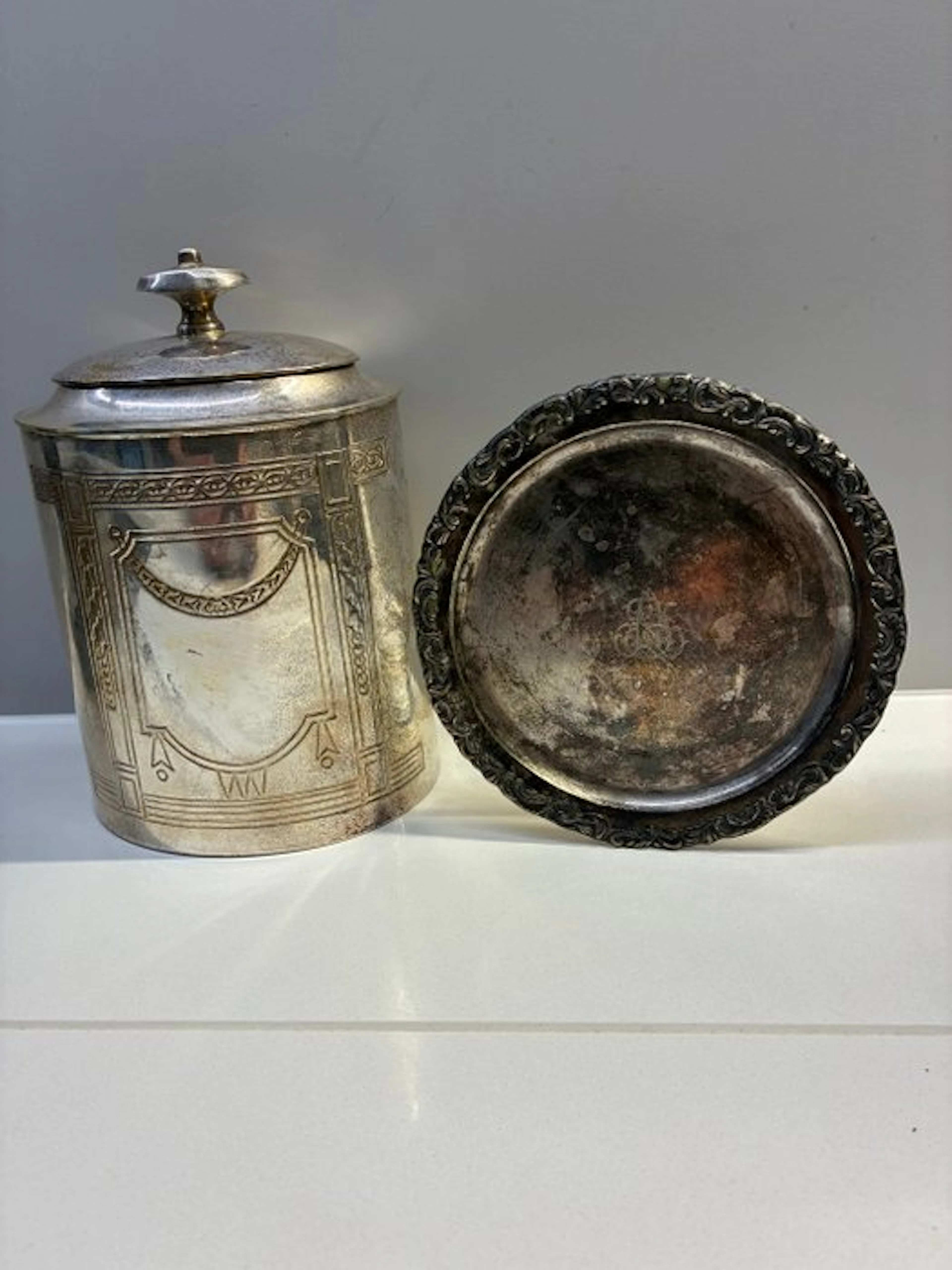 Decorative ornament (2) - Belgium - Silver Teapot and Dish