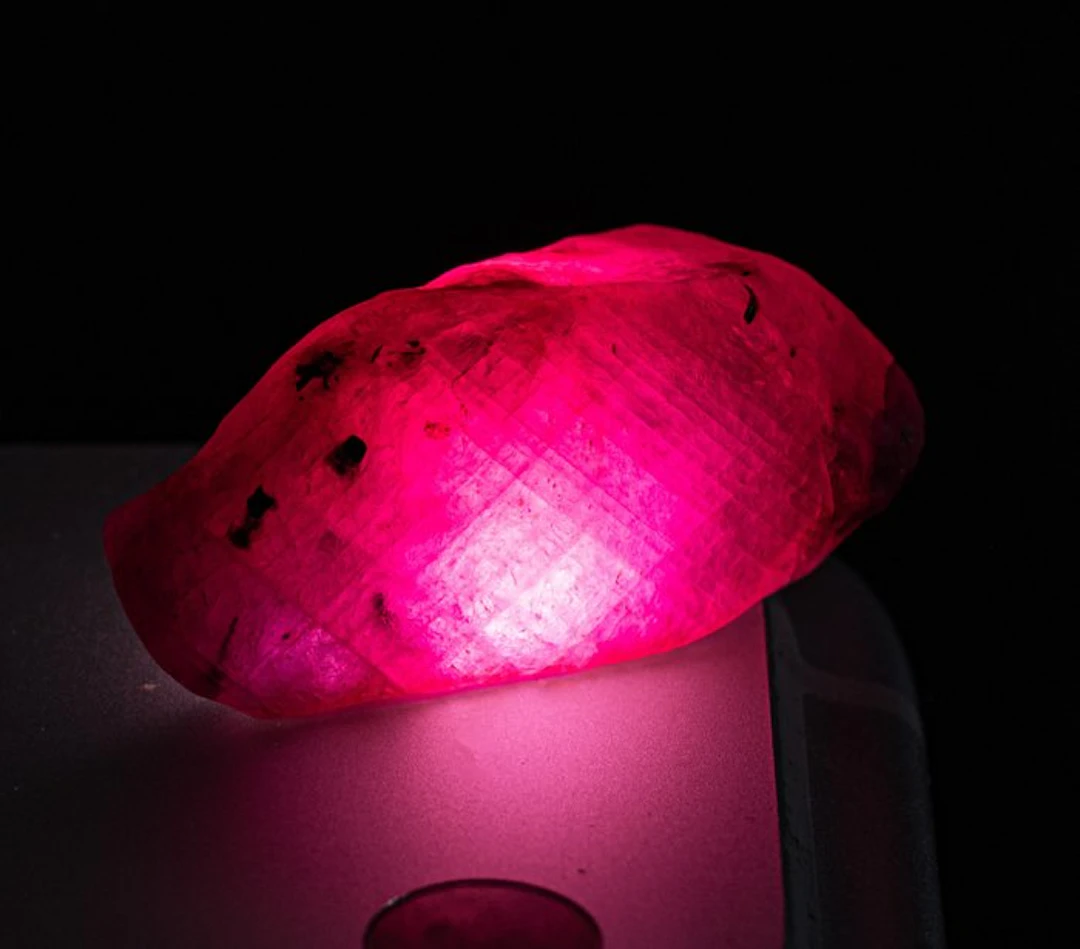 33.87 CARATS!! PIGEON-BLOOD-RED RUBY - TOP QUALITY GÉANT...