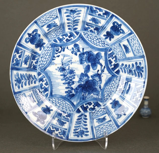 Kangxi (1662-1722) - Wanli Style - Plate - Balancing...