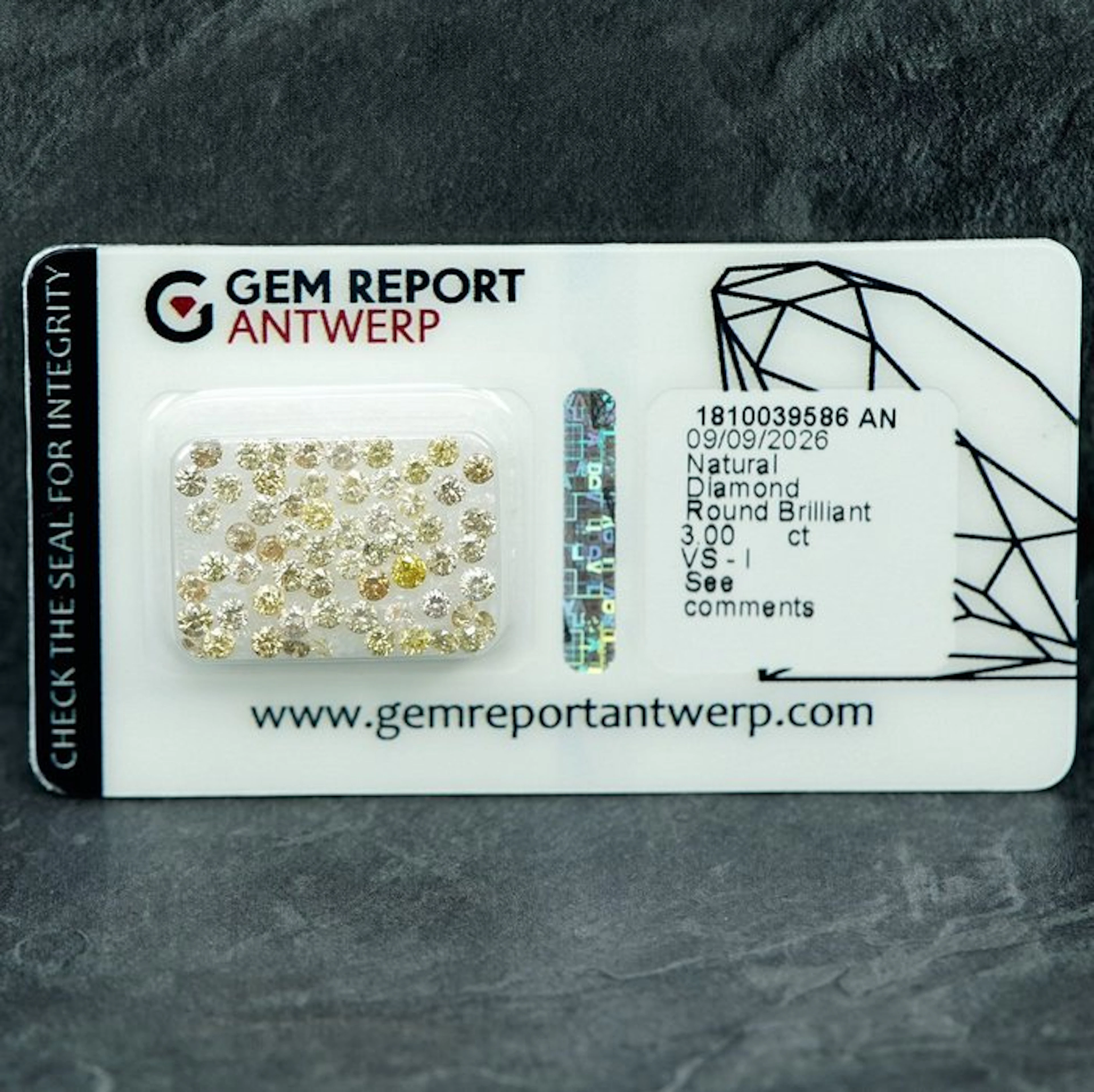 61 pcs Diamond (Natural coloured) - 3.00 ct - Round...