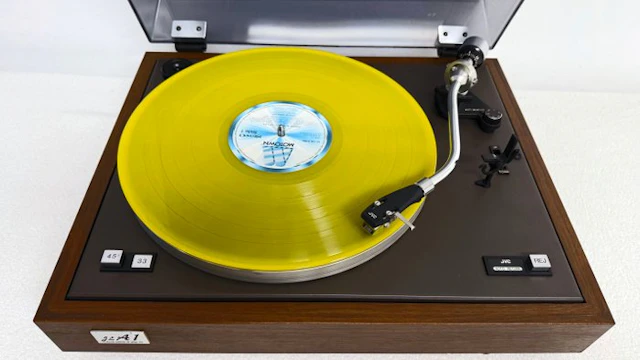 JVC - JL-A1 - Semi-automatic Turntable