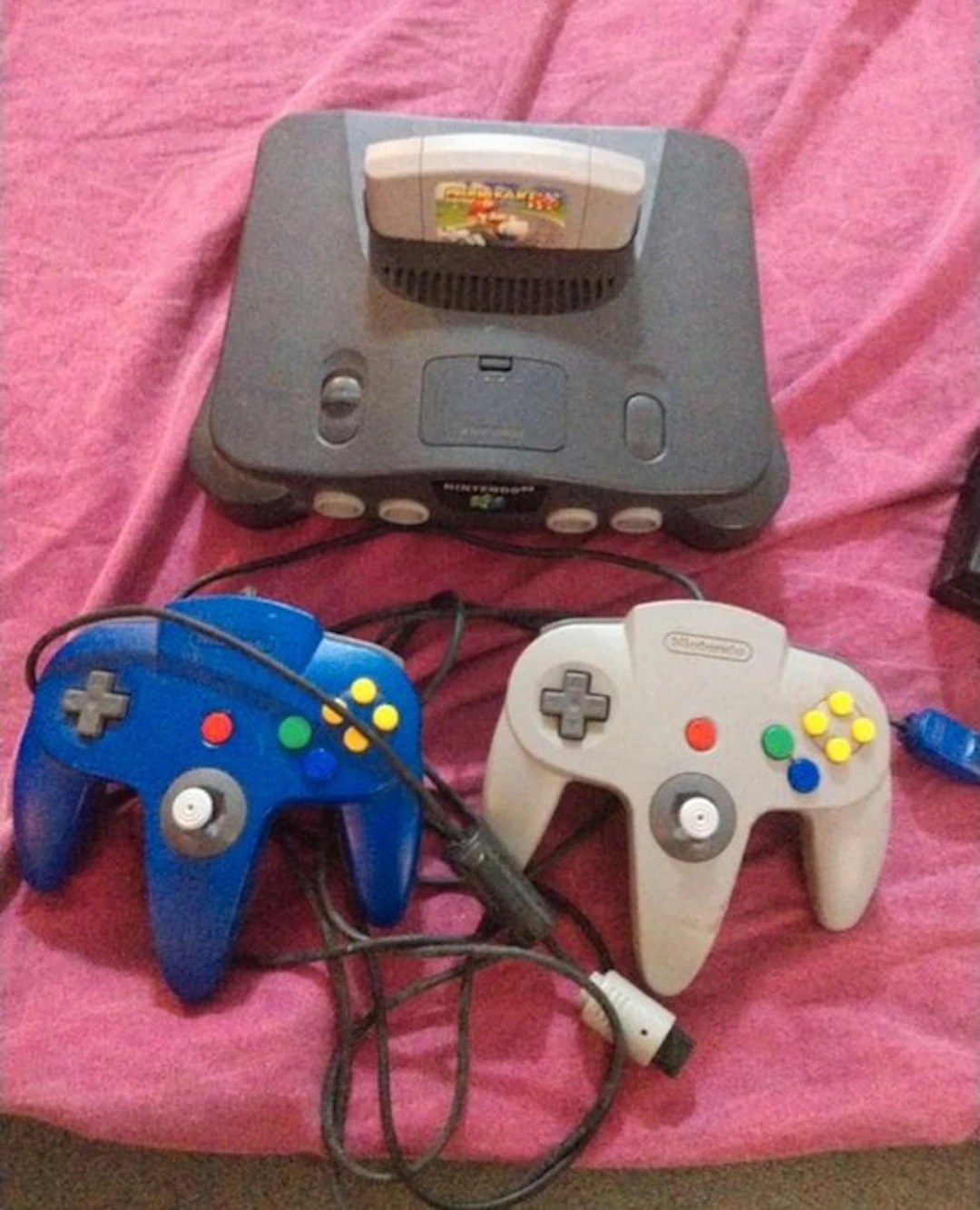 Nintendo - N64 - Nintendo 64 avec manettes et cartouche...