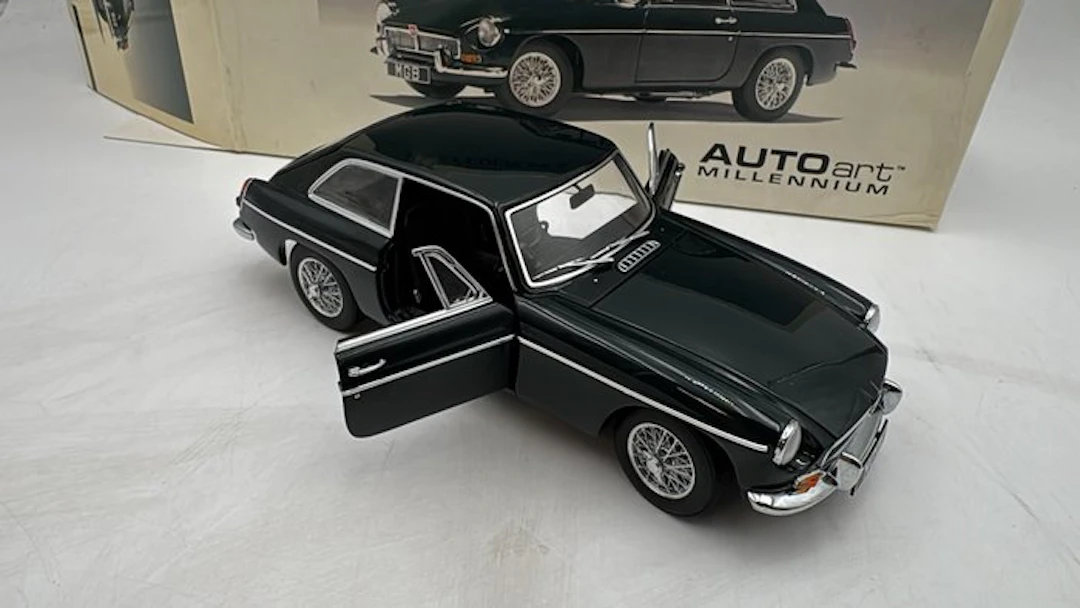 Autoart 1:18 - Model car - MGB GT Coupe MK II 1969 - (cod.O19)