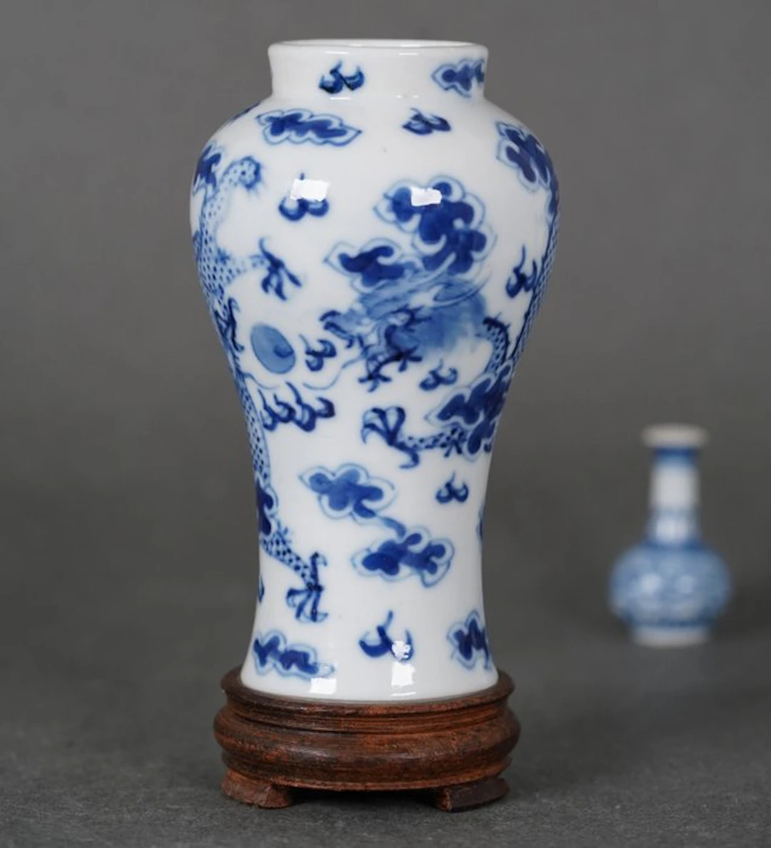 Vase - Porcelain - China - Qing Dynasty (1644-1912)...