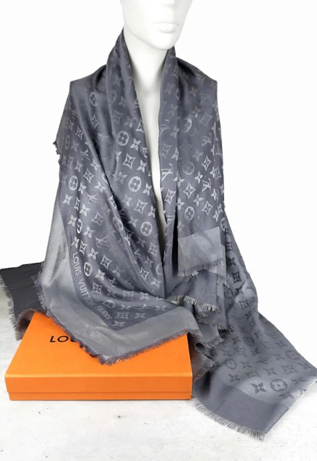 Louis Vuitton - Monogram Classic Grande Shawl - Scarf