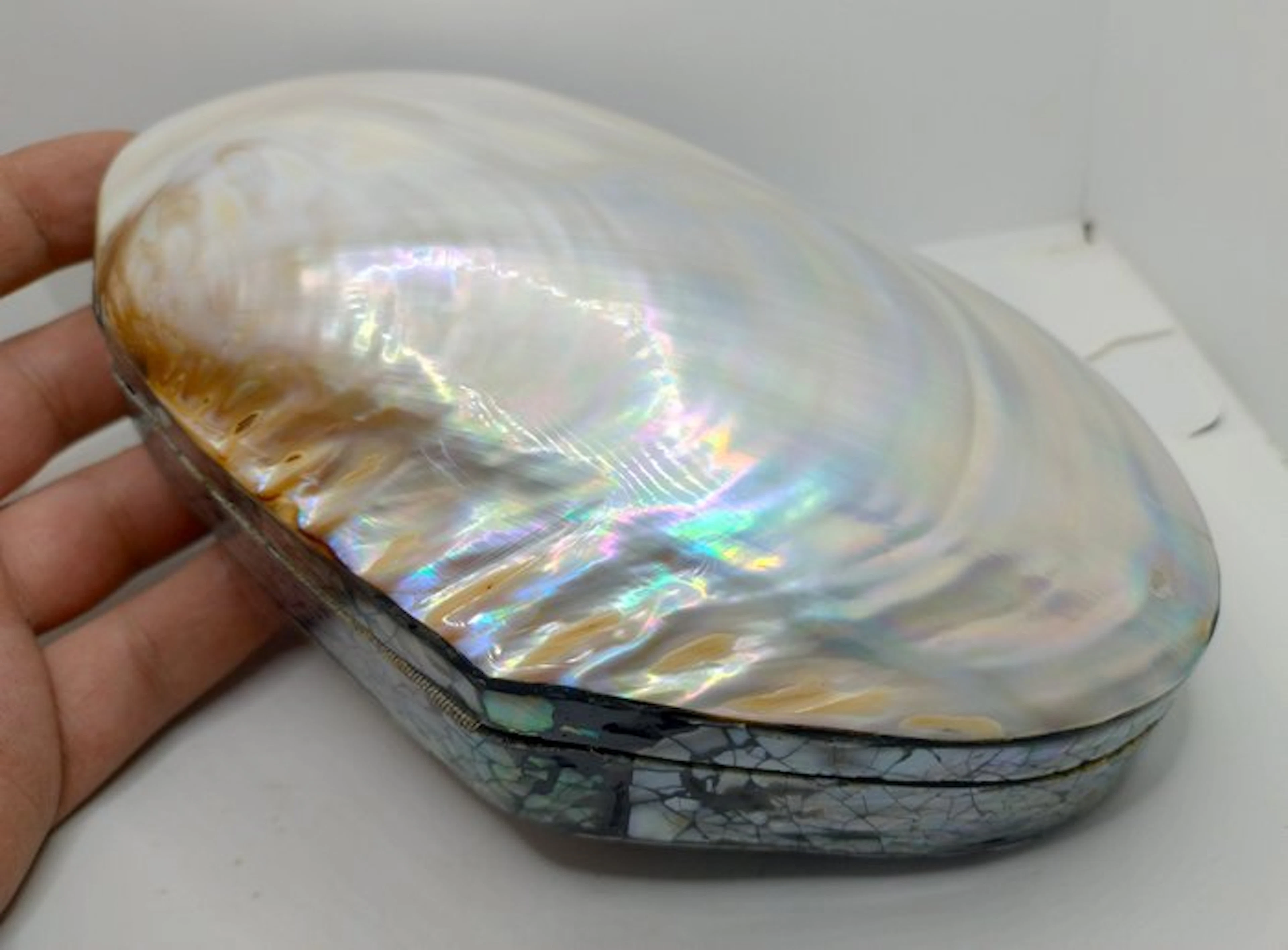 Elegant Jewelery Box in Natural Mother of Pearl- 130 g