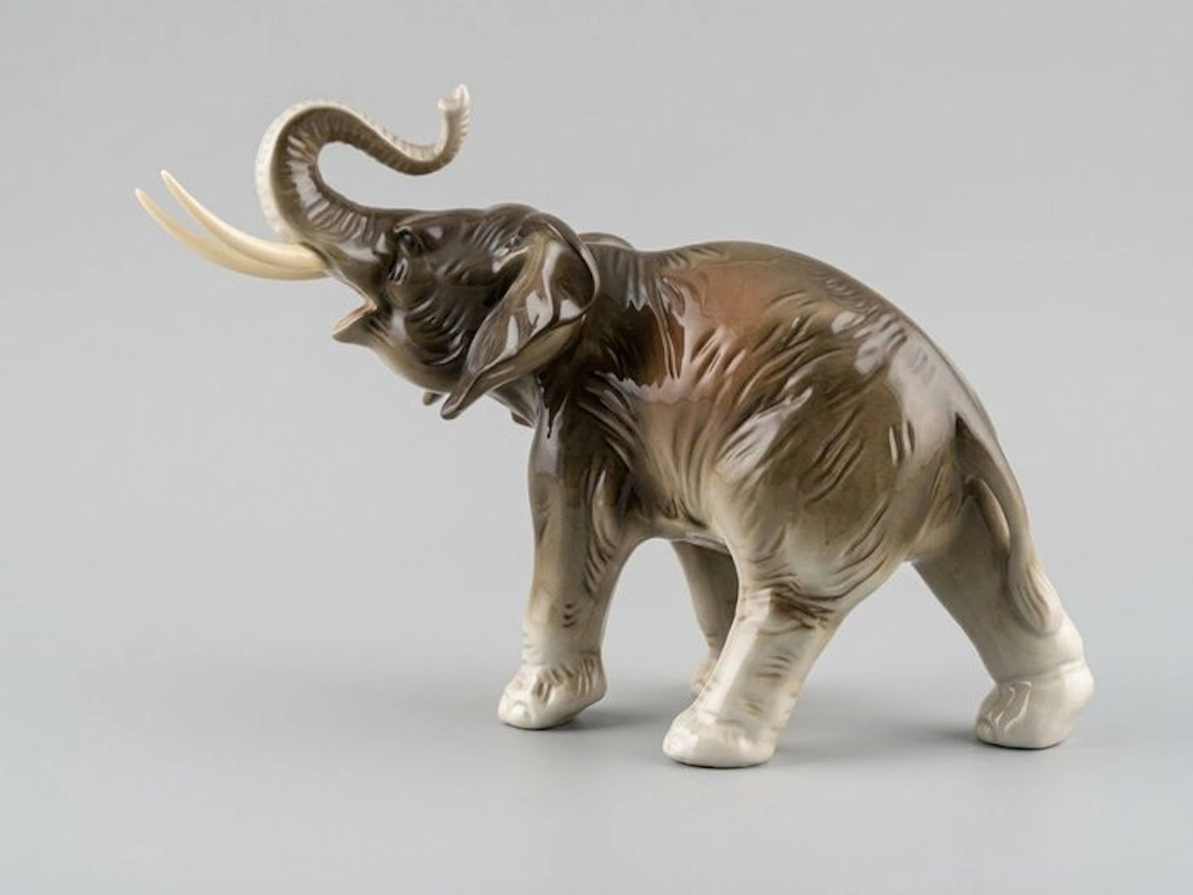 Royal Dux Porzellan-Manufaktur - Figure - Grande elefante Royal Dux