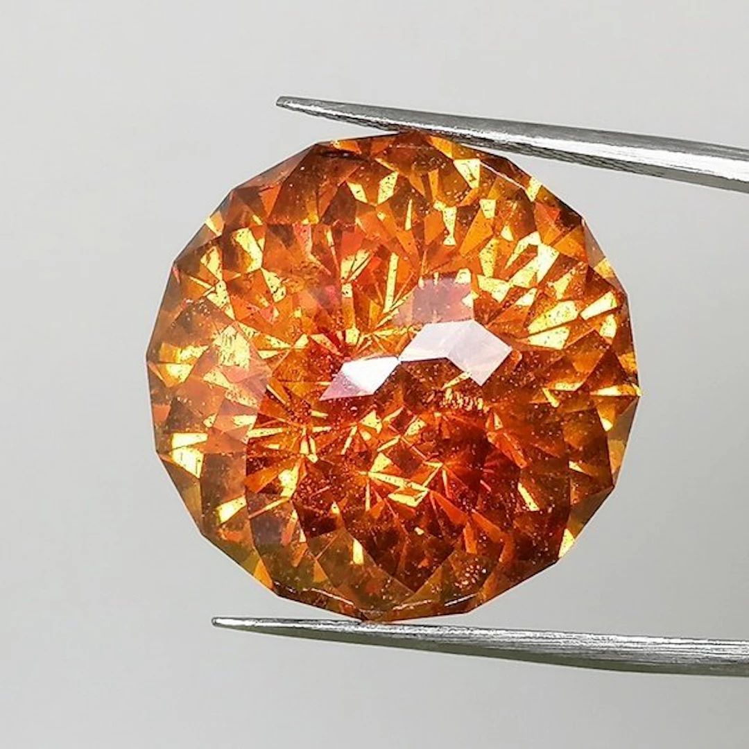 Sphalerite - 41.20 ct - Instituto Gemólogico Español (IGE)