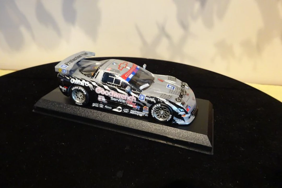 KIT 43 1:43 - Model car - Chevrolet Corvette C5-R Daytona 1999
