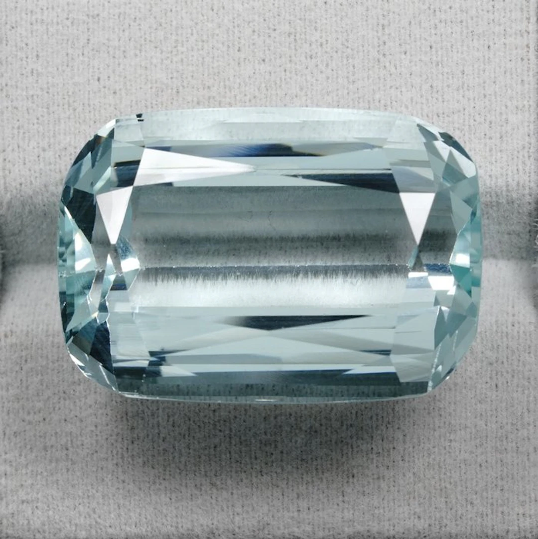 1 pcs Blue Aquamarine - 69.01 ct - Gemological Institute of America (GIA)
