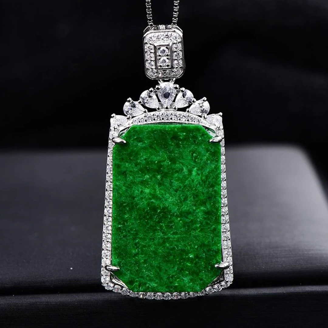 No Reserve - Highly Exclusive Natural Jadeite Jade...