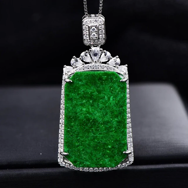 No Reserve - Highly Exclusive Natural Jadeite Jade...