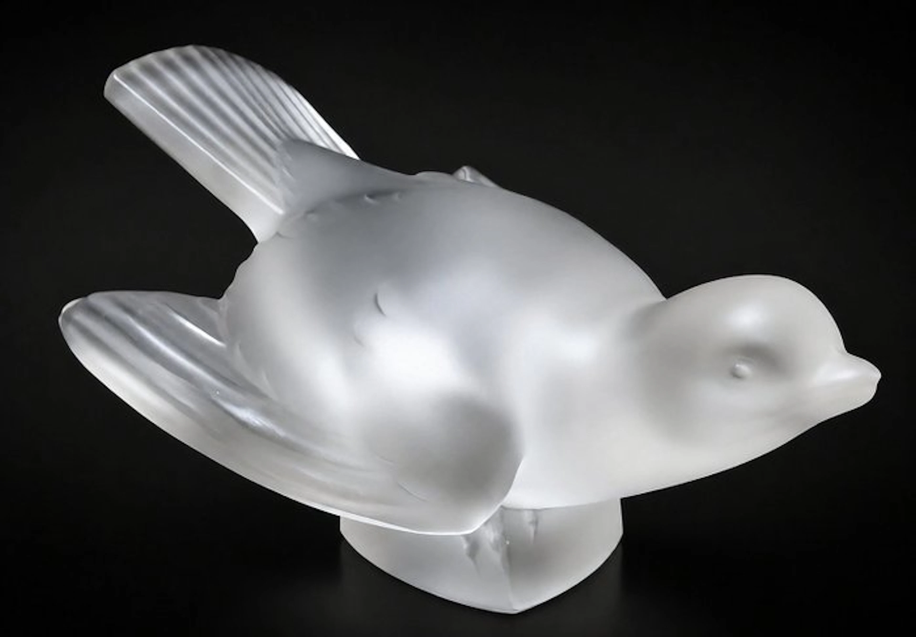 Lalique - Figure - Moineau - pressed molded glass